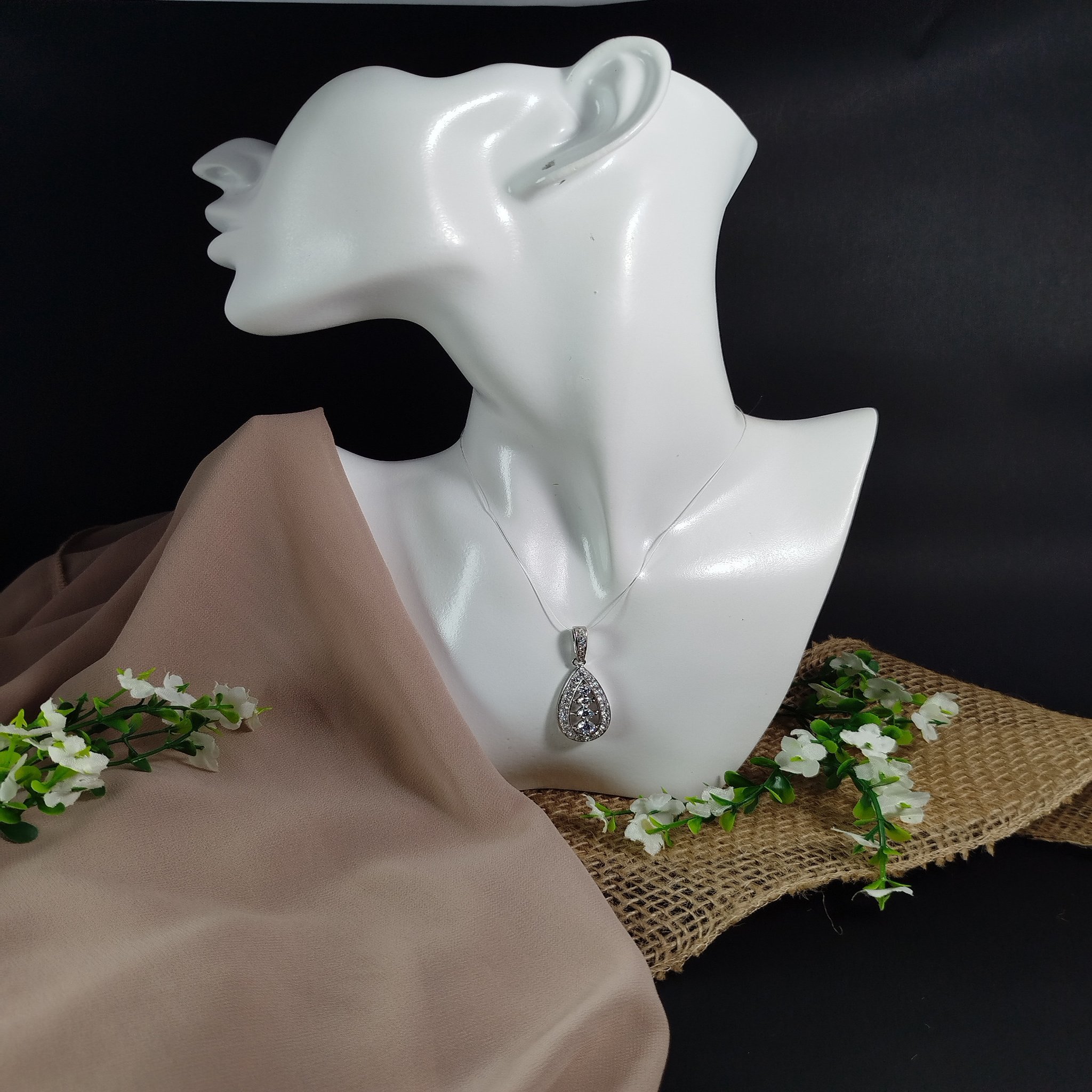 Dije de Plata 950 en Forma de Gota con Circones Brillantes – 8 g (Dama) - Image 3