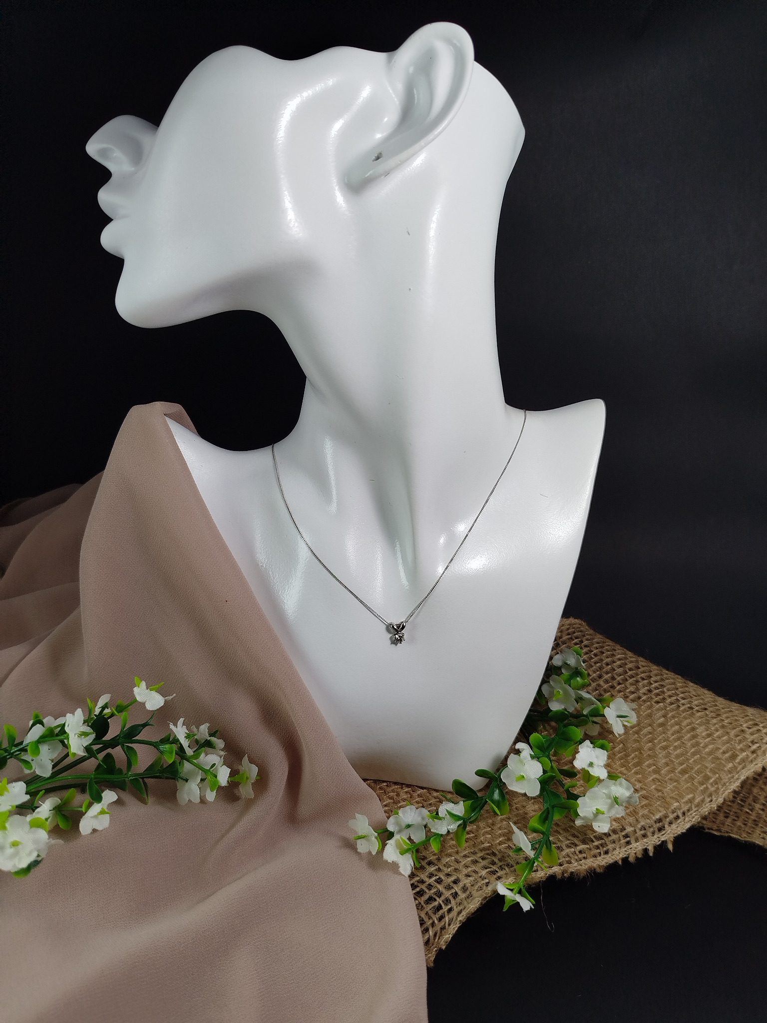 Cadena y Dije en Platino 900 con Diamante 0.20 ct – 1.96 g / 40 cm / Dama