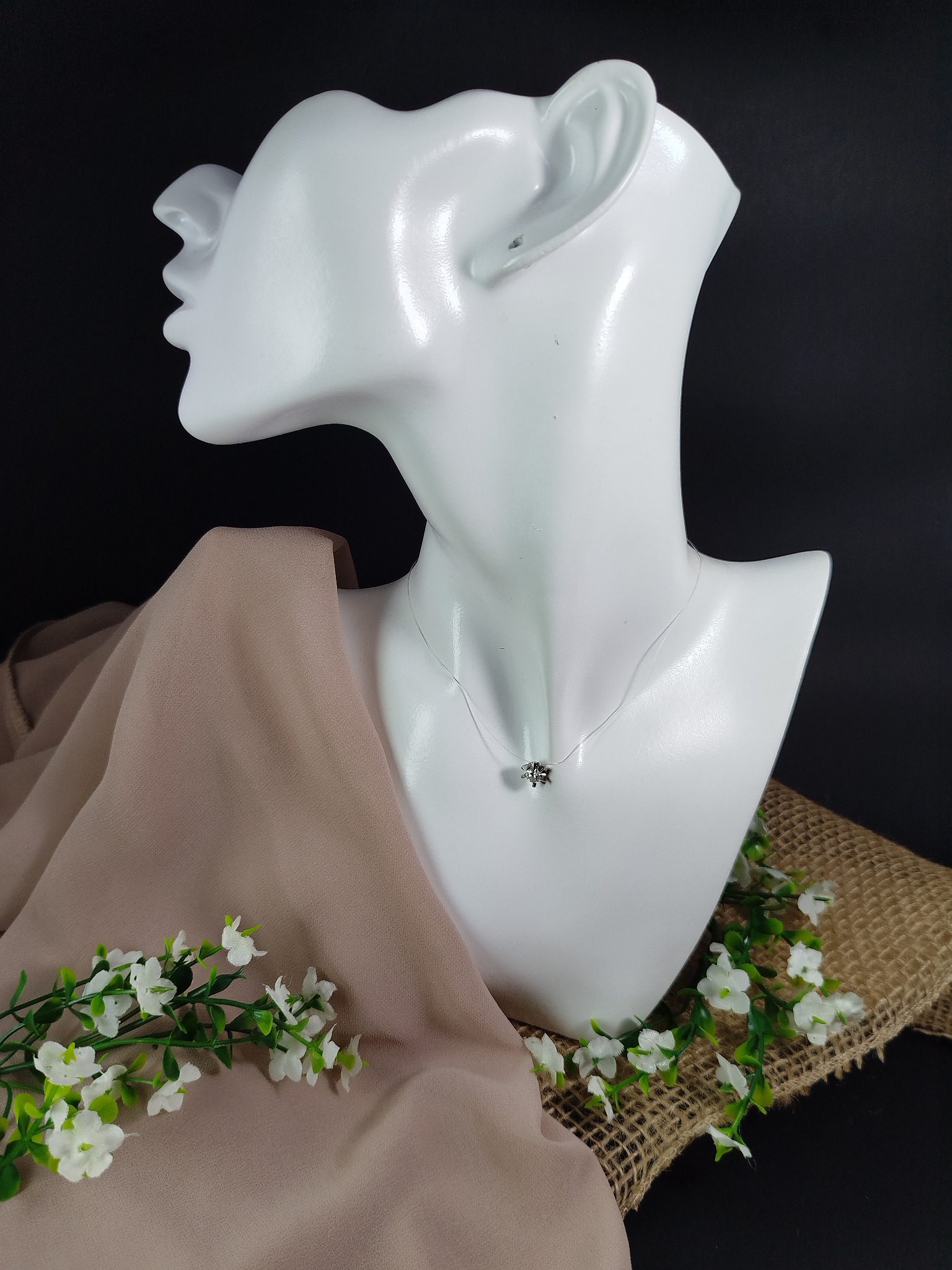 Dije en Platino 900 con Diamante Circular 0.40 ct – Color I / Claridad SI1 / 0.88 g / 0.7×0.7 cm - Image 4