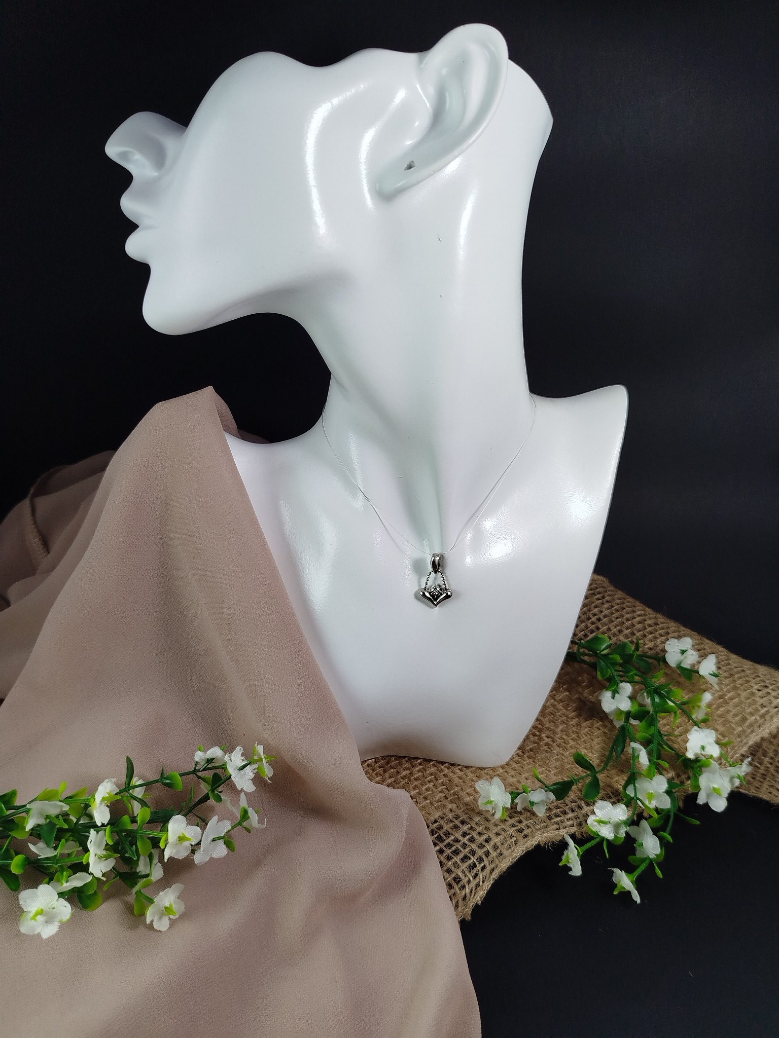 Dije de Dama en Platino 900 con Diamante 0.05 ct – Diseño Corazón / 2.88 g / 21 × 11 mm - Image 4