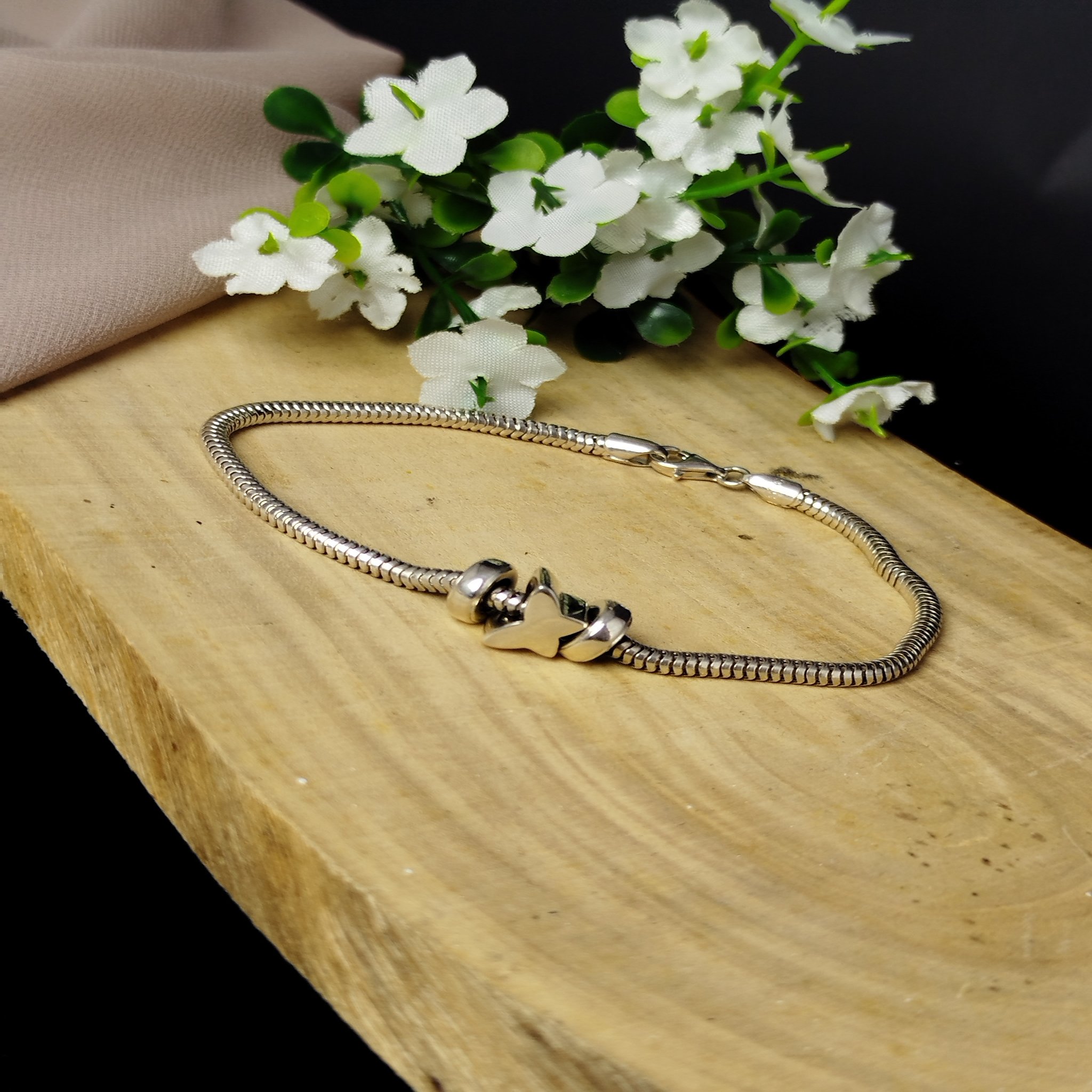 Pulsera Pandora en Plata 950 para Dama con Dijes de Círculos y Mariposa – 9.4 g