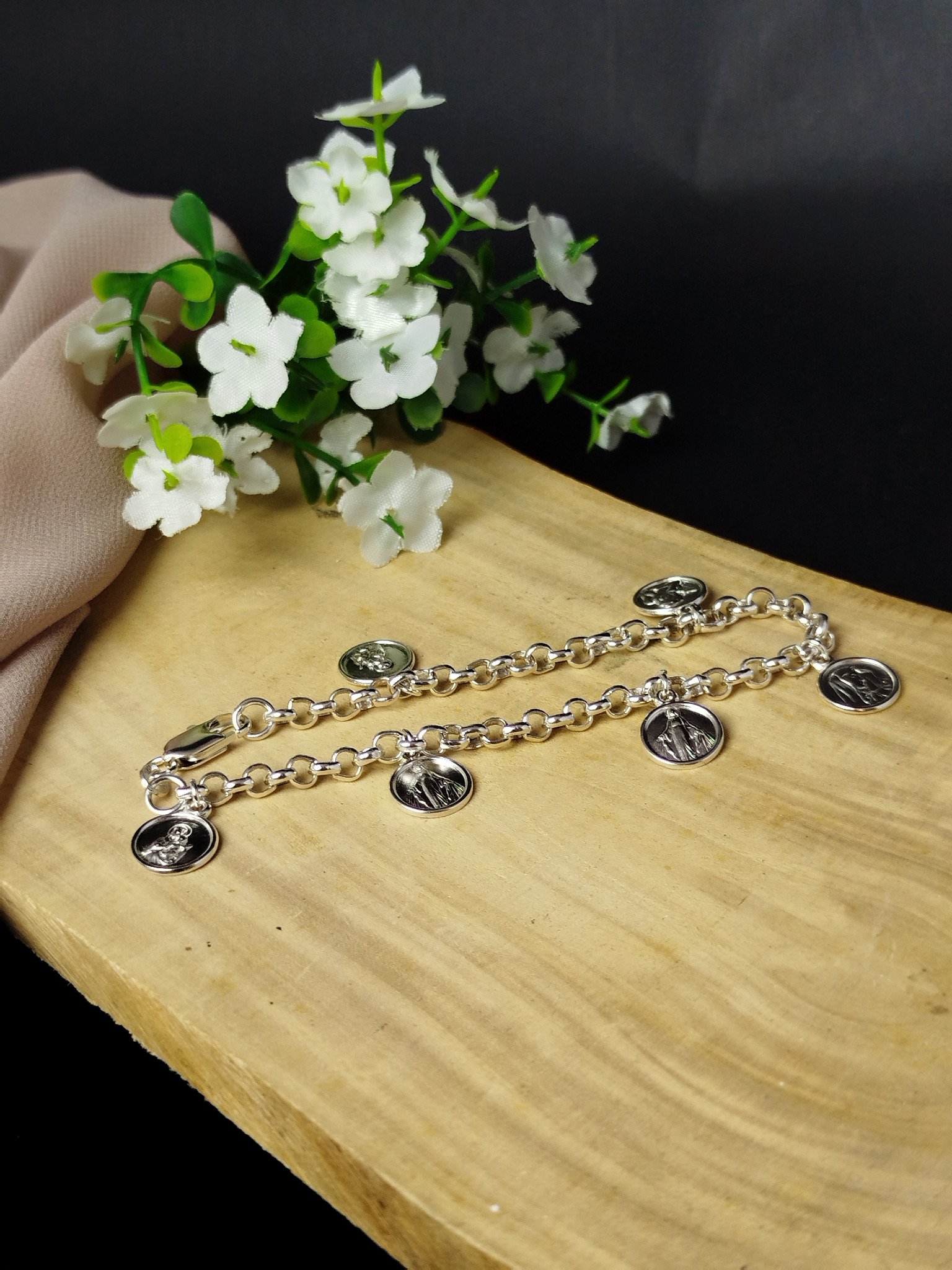 Pulsera de Dama en Plata 950 con Dijes Religiosos – 11.79 g (20 cm)