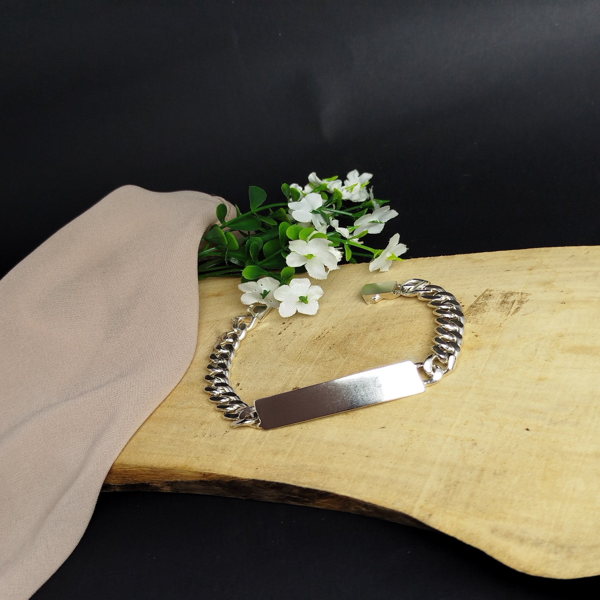 Pulsera Cubana Gruesa con Placa en Plata 950 – 27.49 g (Caballero)