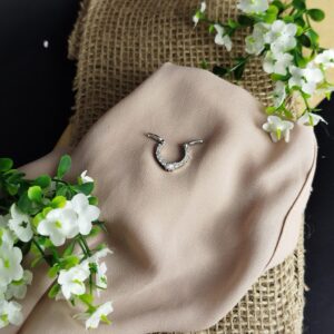 Dije en Platino 900 con 15 Diamantes (0.55 ct VVS2–SI2) – 3.5 g / 16×16 mm