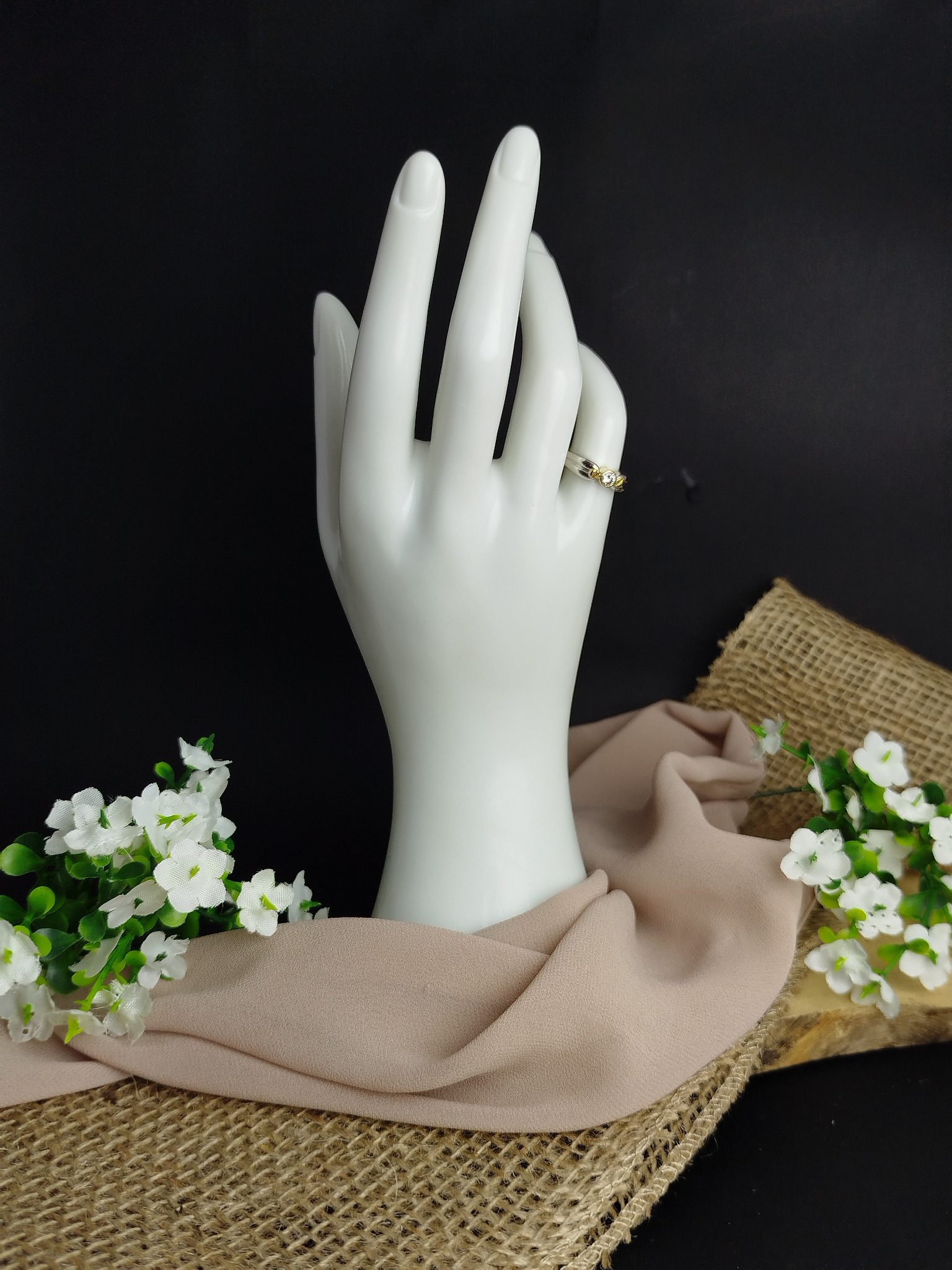 Anillo en Platino 900 y Oro 18K con Diamante de 0.14 ct – 6.2 g / Talla 4.5 - Image 4