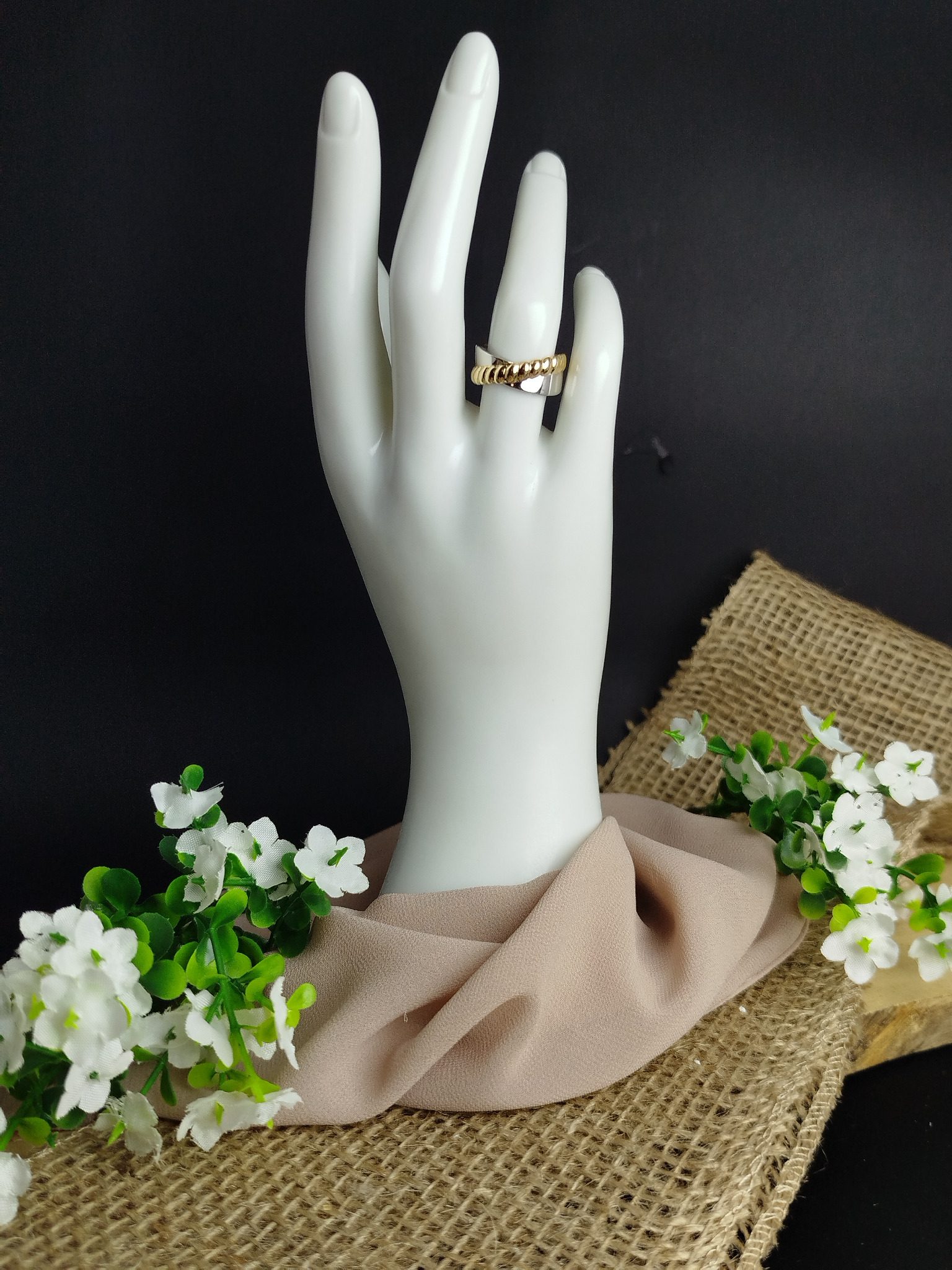 Anillo en Platino 900 y Oro 18K – Diseño Bicolor en Relieve / 7.5 g / Talla 6 - Image 5