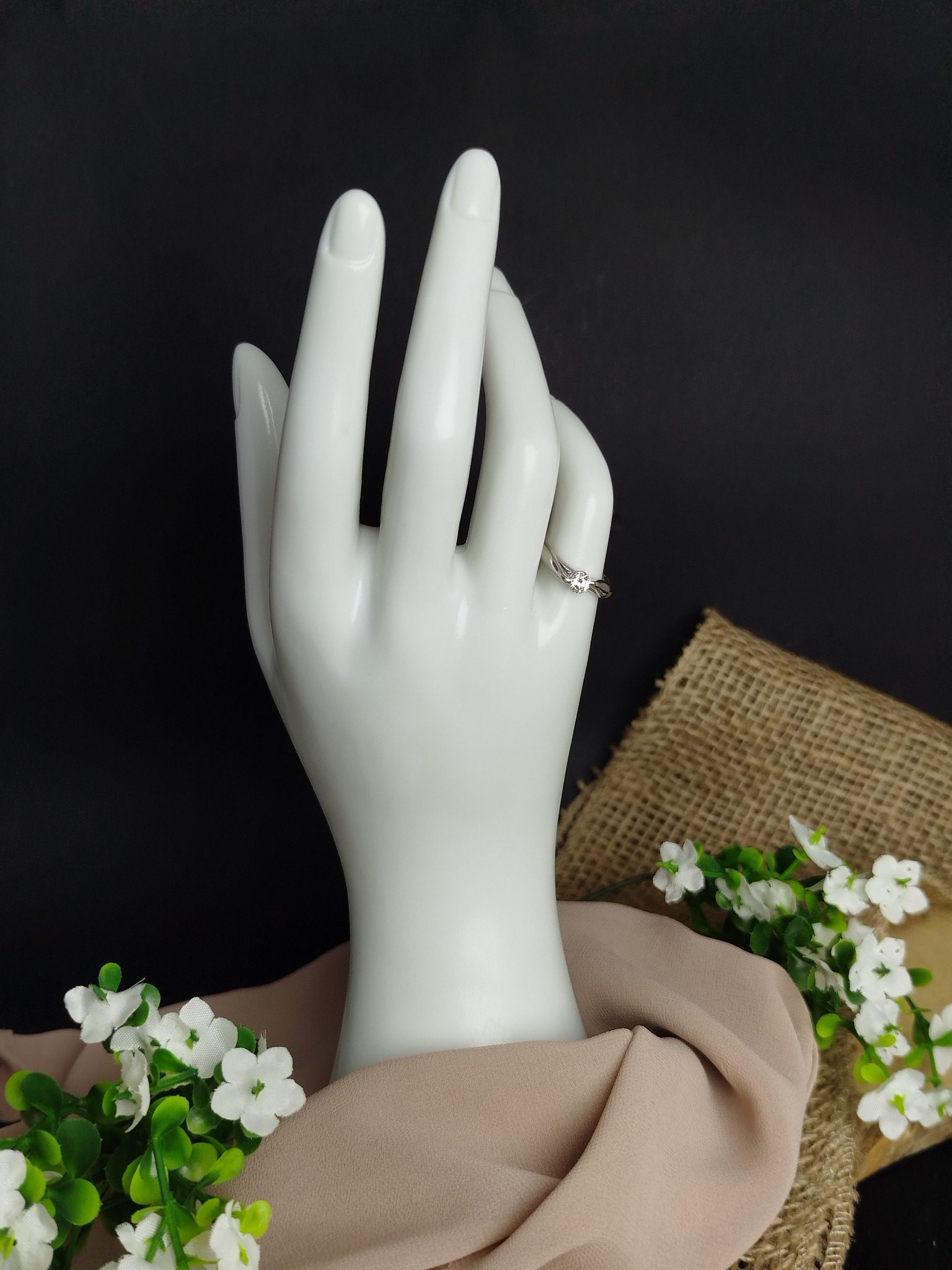 Anillo Unisex en Platino 900 con Diamante 0.30 ct – Diseño Clásico / 5.1 g / Talla 5 - Image 4