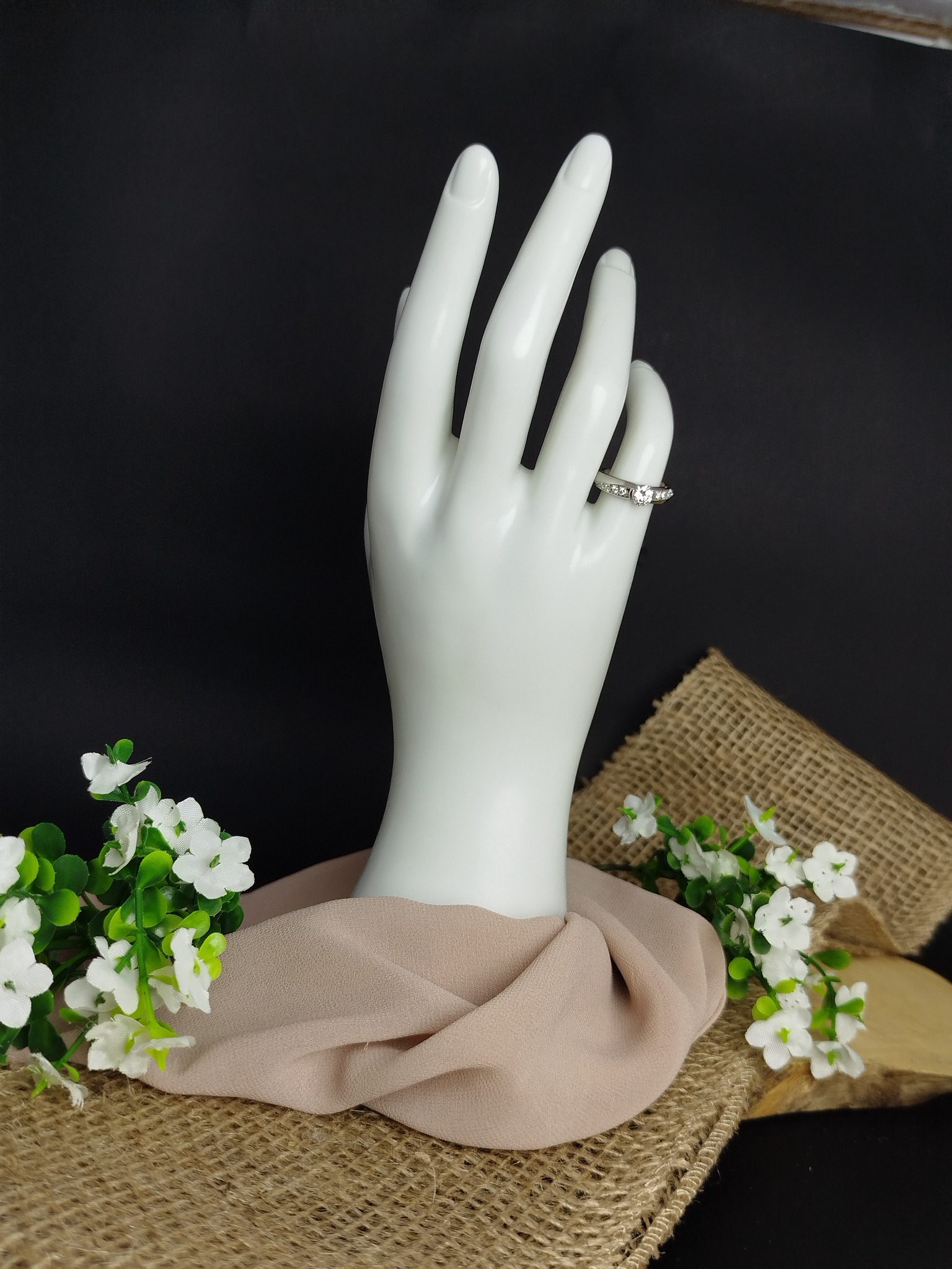 Anillo Unisex en Platino 900 con Diamantes 1.14 ct Totales – Color G / Claridad VS2 / Talla 4.5 - Image 3