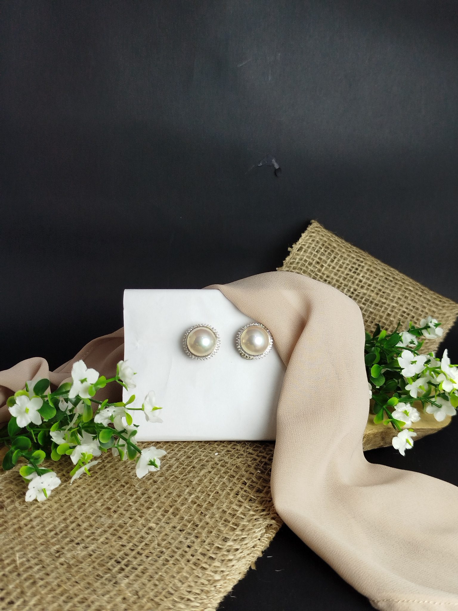 Aretes en Platino 900 con Perlas de 16 mm y Diamantes 0.88 ct – 15.3 g