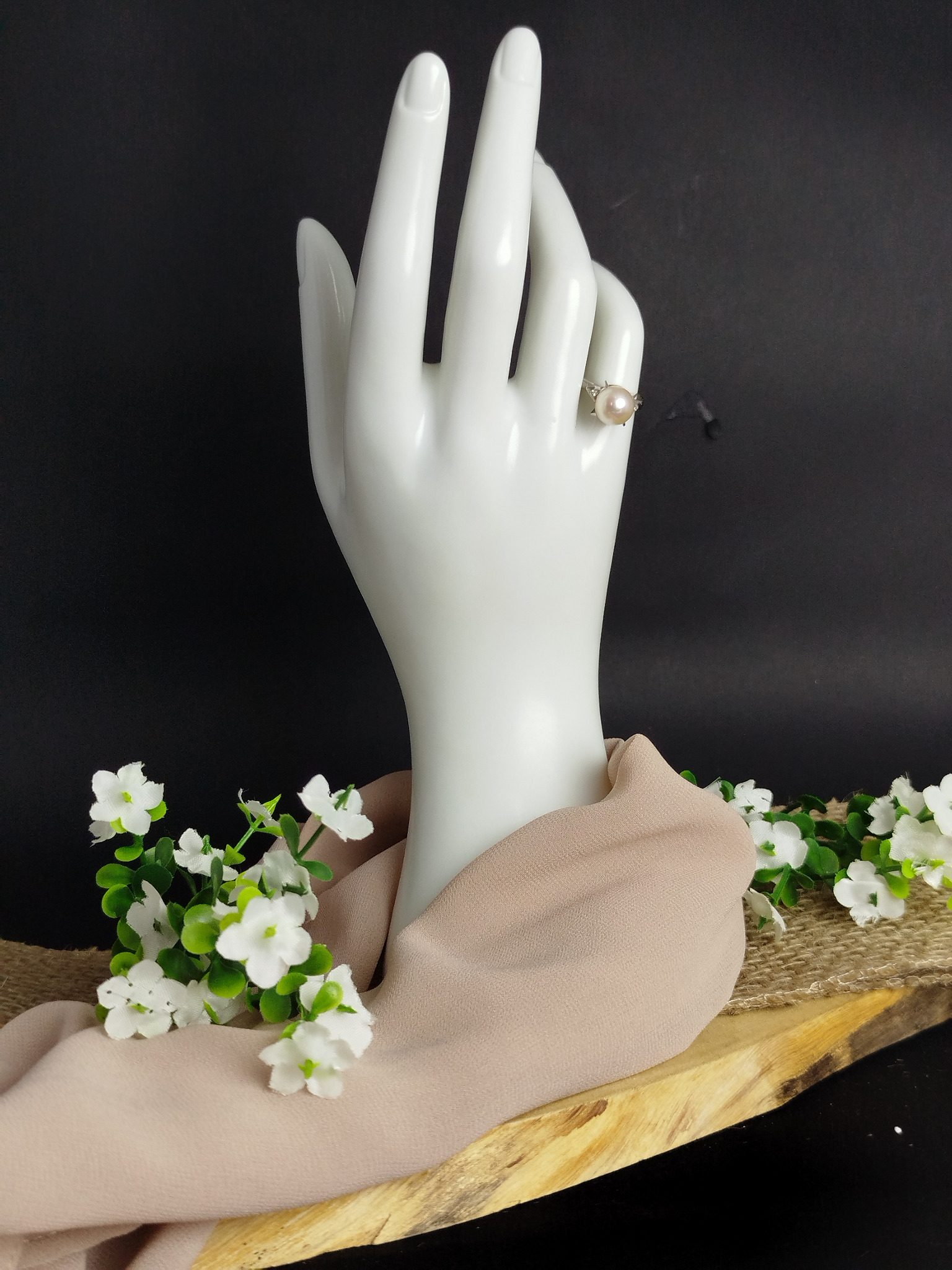 Anillo en platino 900 (4.67 g, talla 5.5) con perla natural de 8.3 mm. Diseño clásico, elegante y de alta pureza. - Image 5