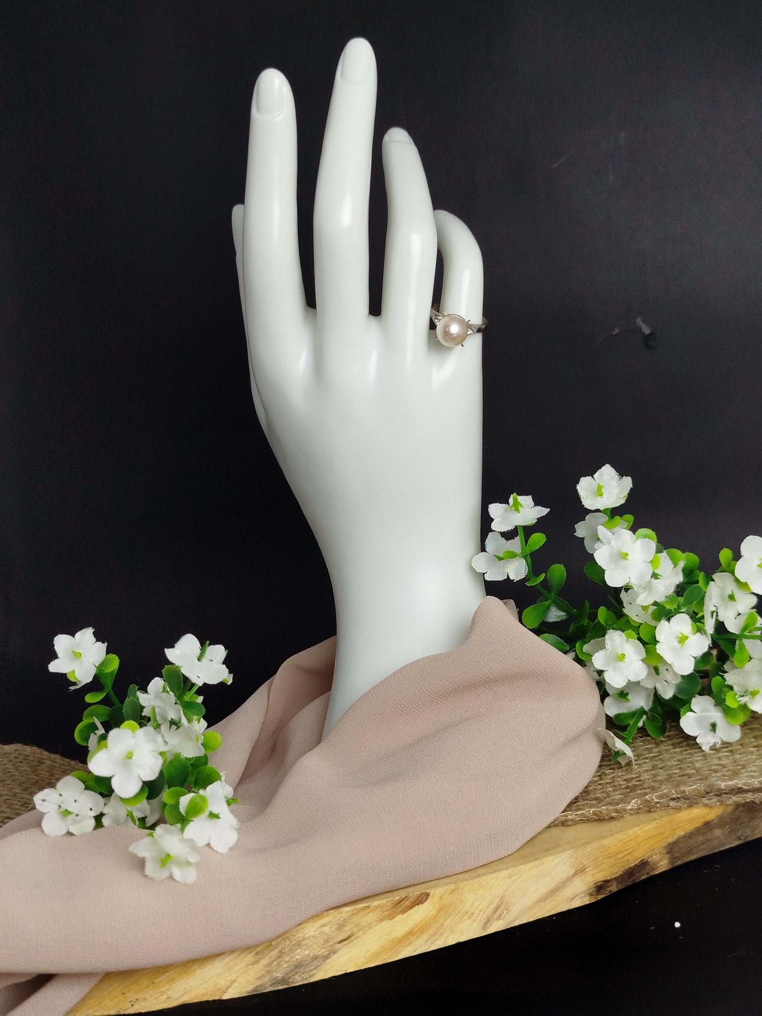 Anillo en platino 900 (4.67 g, talla 5.5) con perla natural de 8.3 mm. Diseño clásico, elegante y de alta pureza. - Image 4