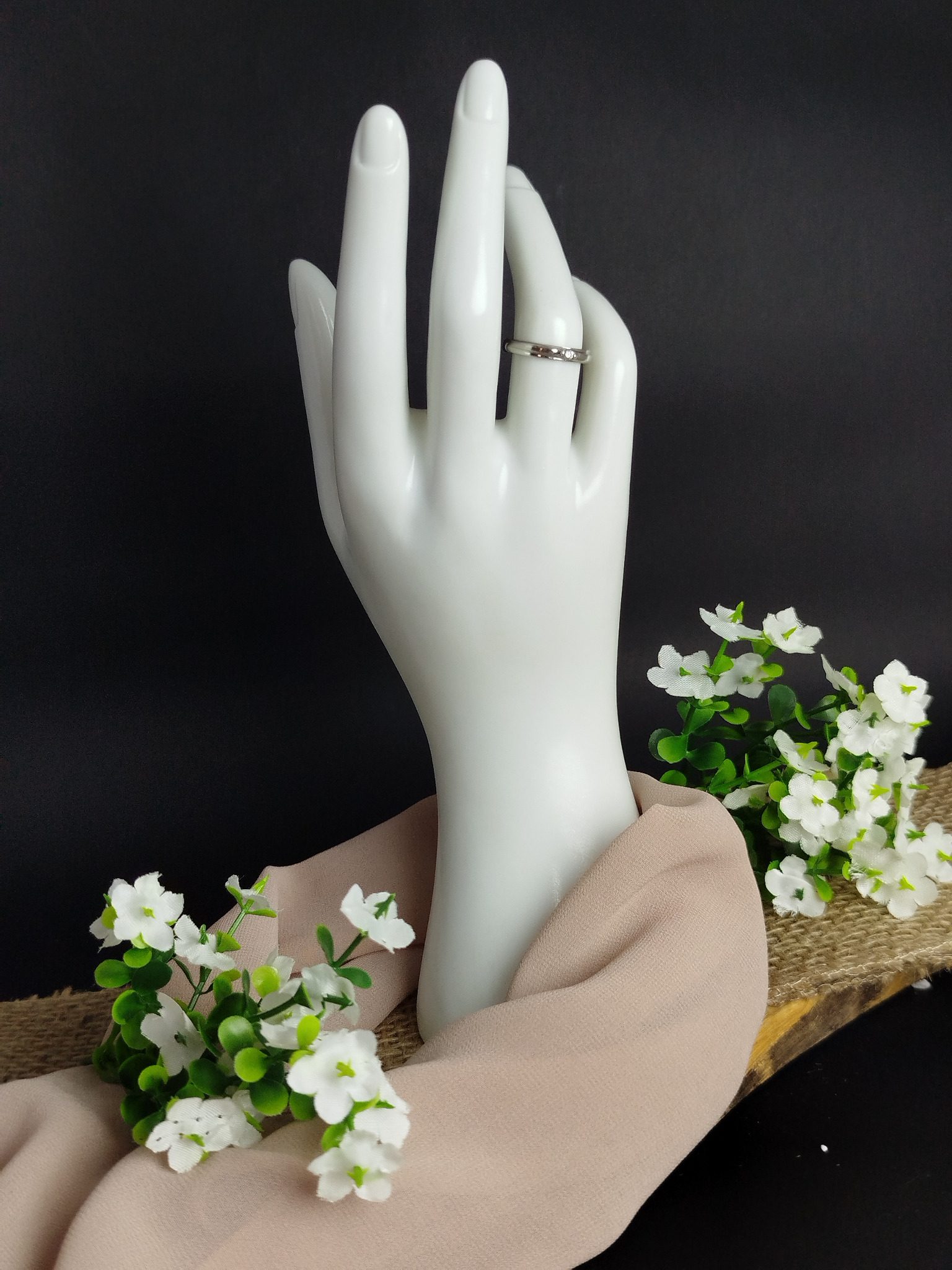 Anillo en Platino 900 con Engaste de Diamante de 0.05 ct – 4.5 g / Talla 5.5 / Diseño Elegante - Image 5