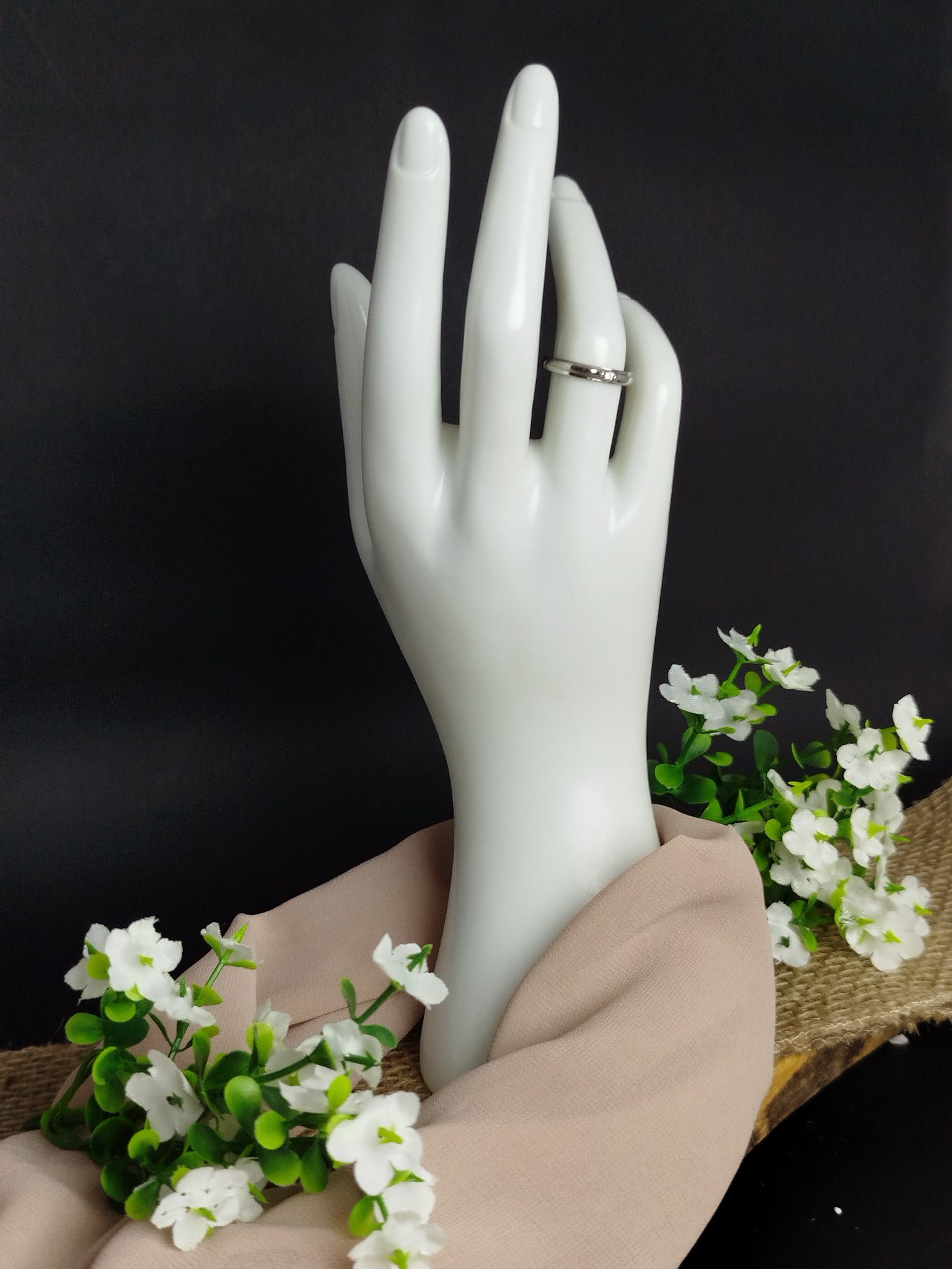 Anillo en Platino 900 con Engaste de Diamante de 0.05 ct – 4.5 g / Talla 5.5 / Diseño Elegante - Image 4