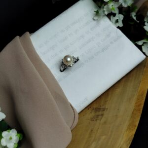 Anillo en Platino 900 con Perla de 11 mm y 6 Diamantes (0.20 ct) – 6.1 g / Talla 4.75