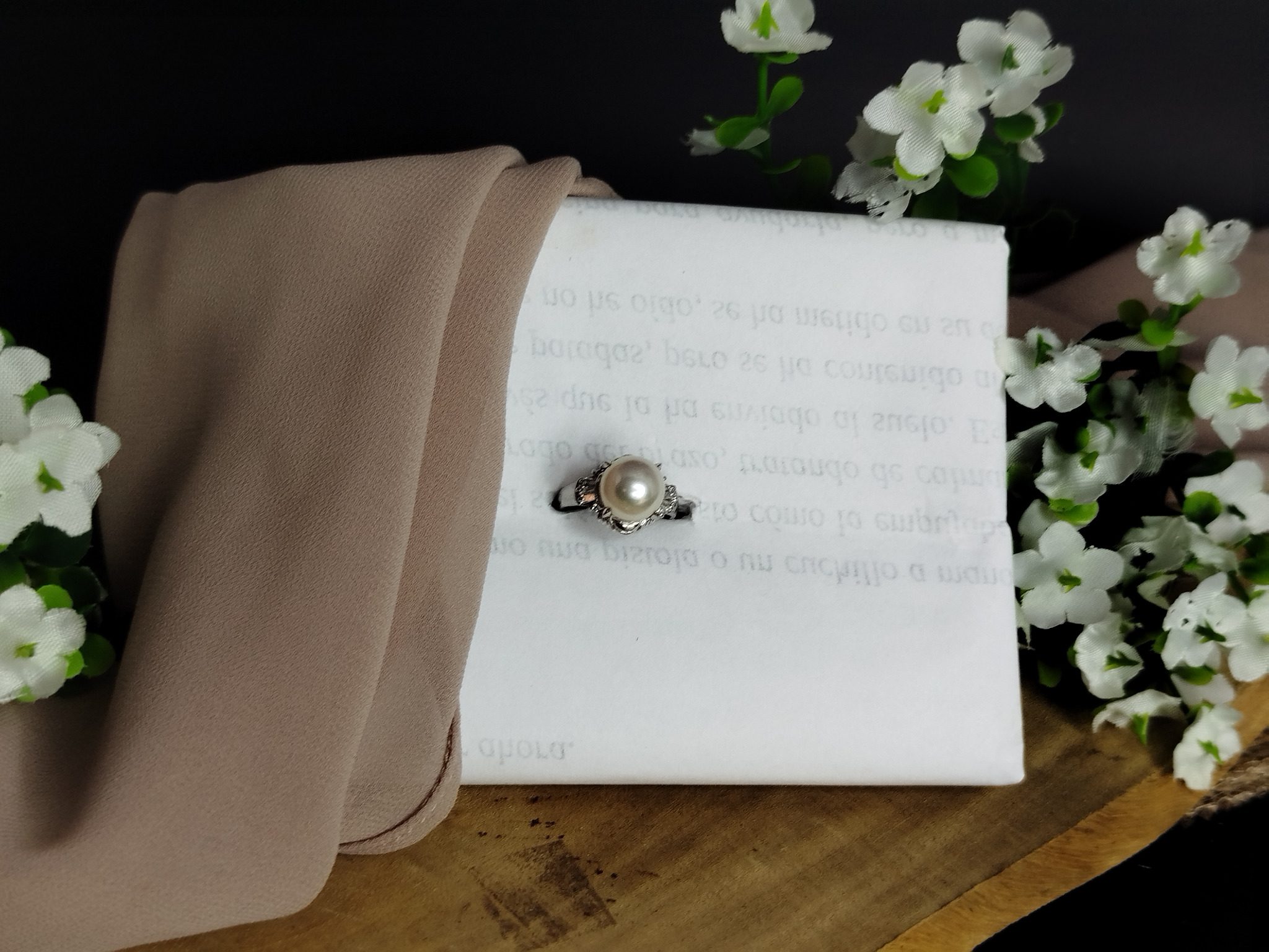 Anillo en Platino 900 con Perla de 11 mm y 6 Diamantes (0.20 ct) – 6.1 g / Talla 4.75 - Image 2