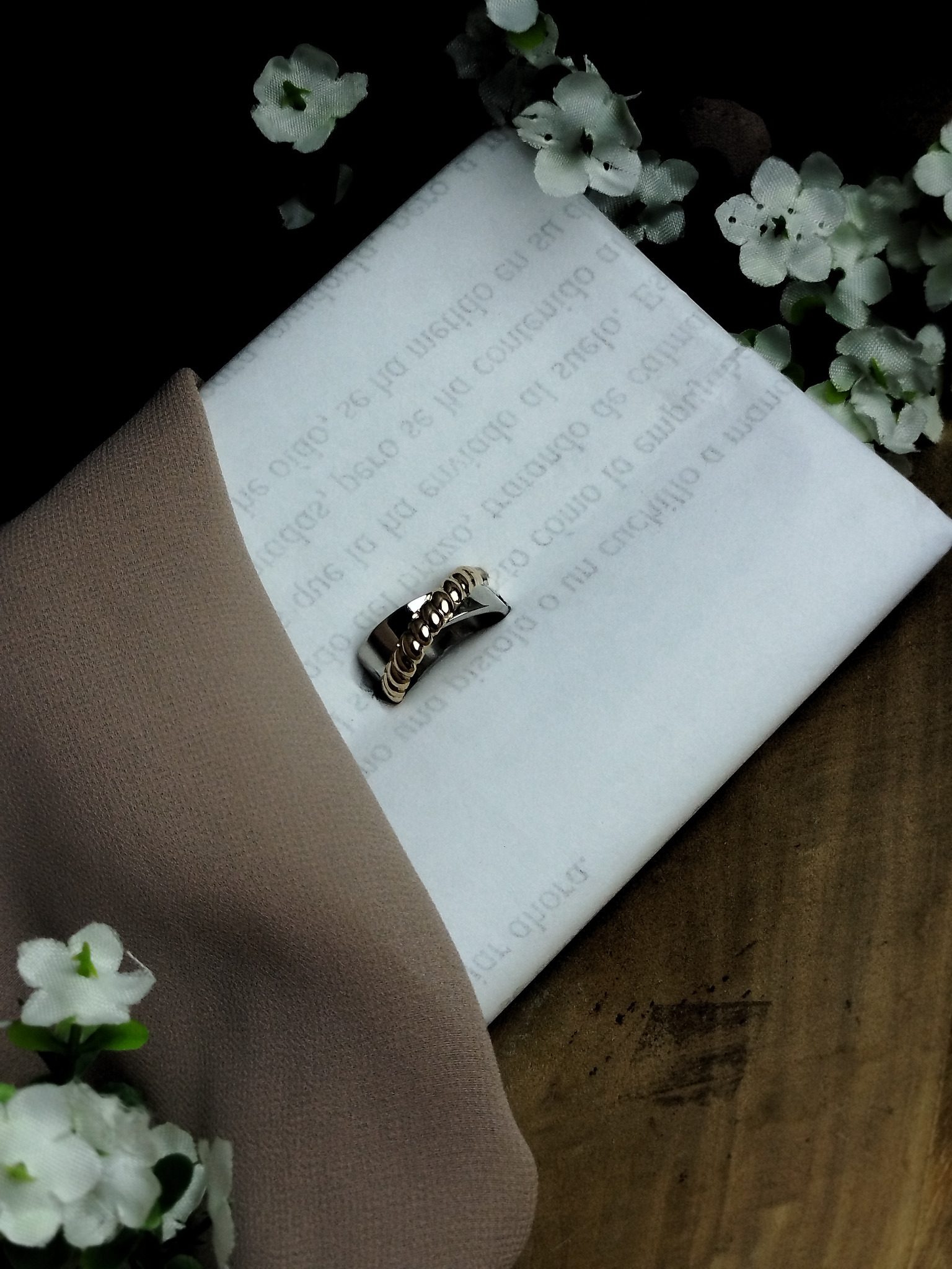 Anillo en Platino 900 y Oro 18K – Diseño Bicolor en Relieve / 7.5 g / Talla 6 - Image 2