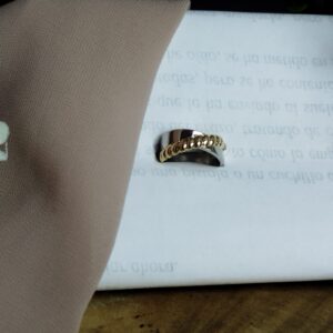Anillo en Platino 900 y Oro 18K – Diseño Bicolor en Relieve / 7.5 g / Talla 6