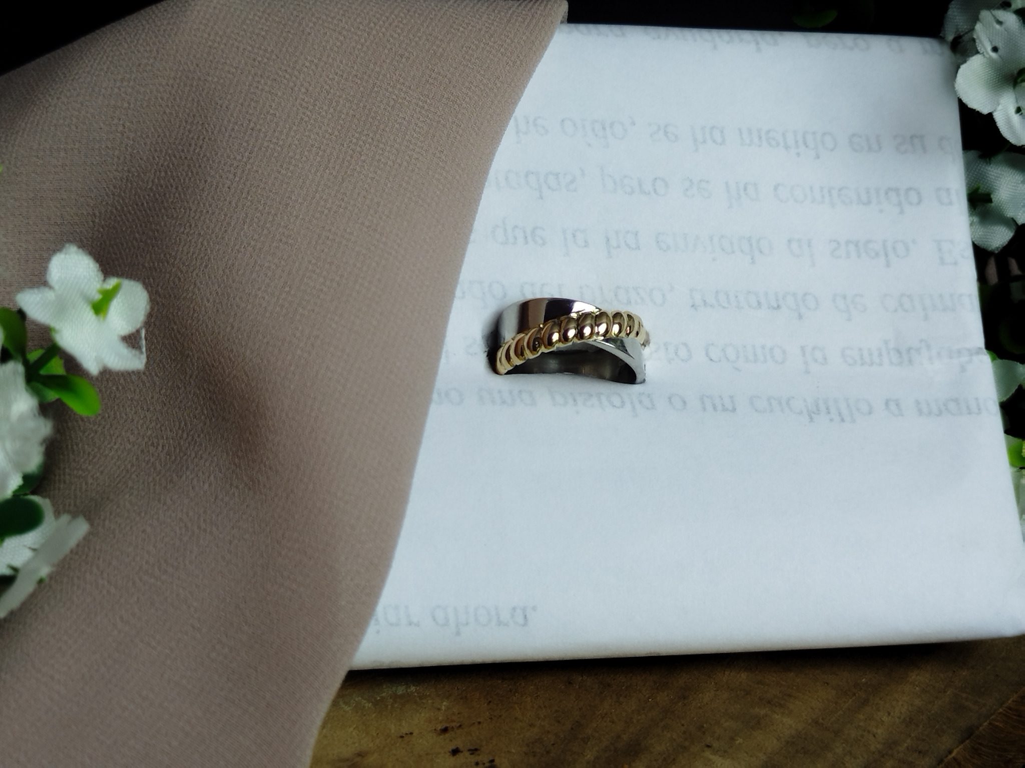 Anillo en Platino 900 y Oro 18K – Diseño Bicolor en Relieve / 7.5 g / Talla 6