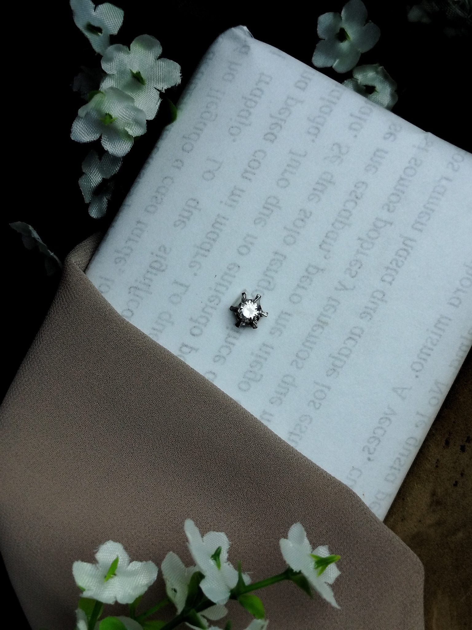 Dije en Platino 900 con Diamante Circular 0.40 ct – Color I / Claridad SI1 / 0.88 g / 0.7×0.7 cm