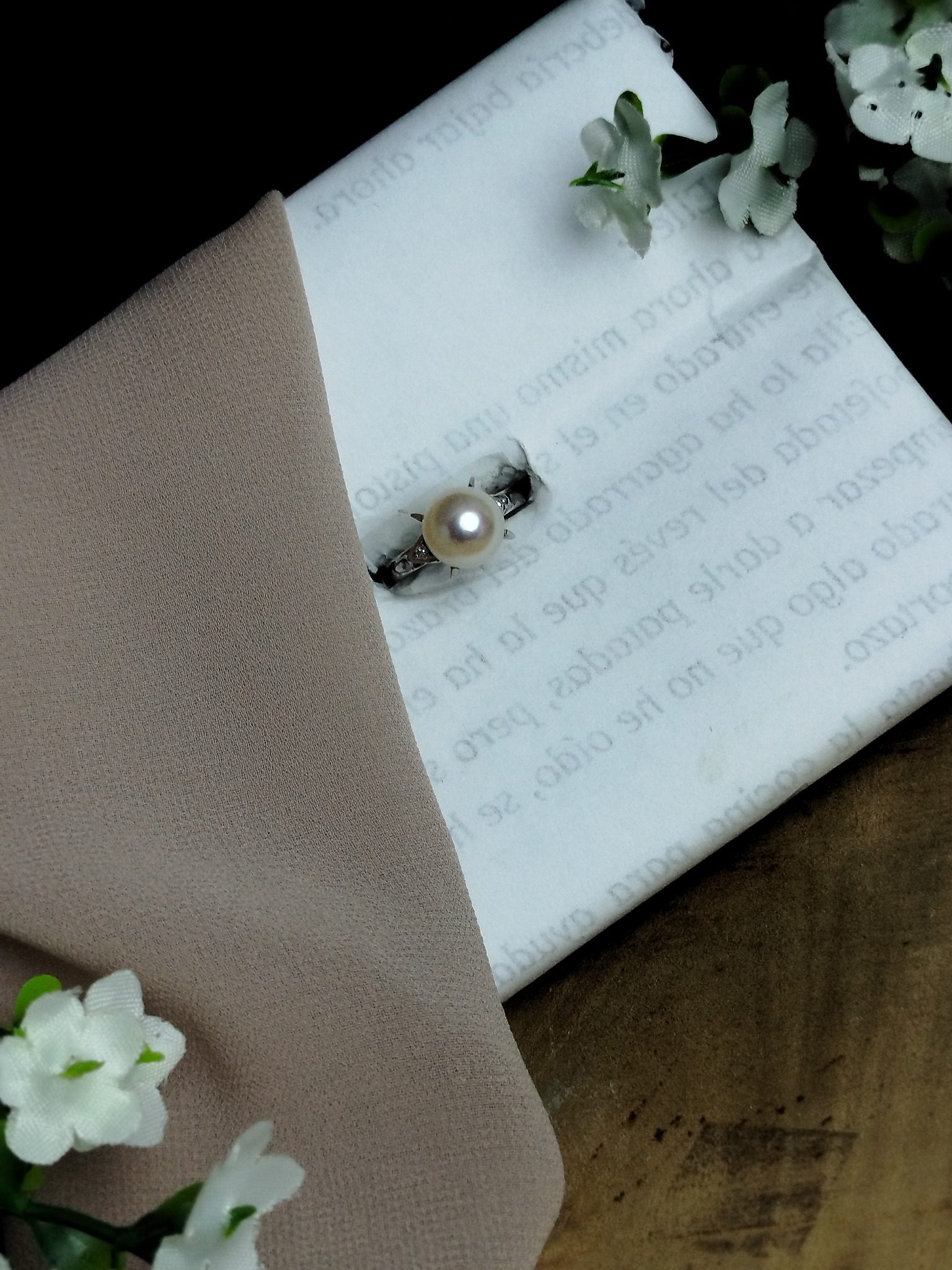 Anillo en platino 900 (4.67 g, talla 5.5) con perla natural de 8.3 mm. Diseño clásico, elegante y de alta pureza. - Image 2