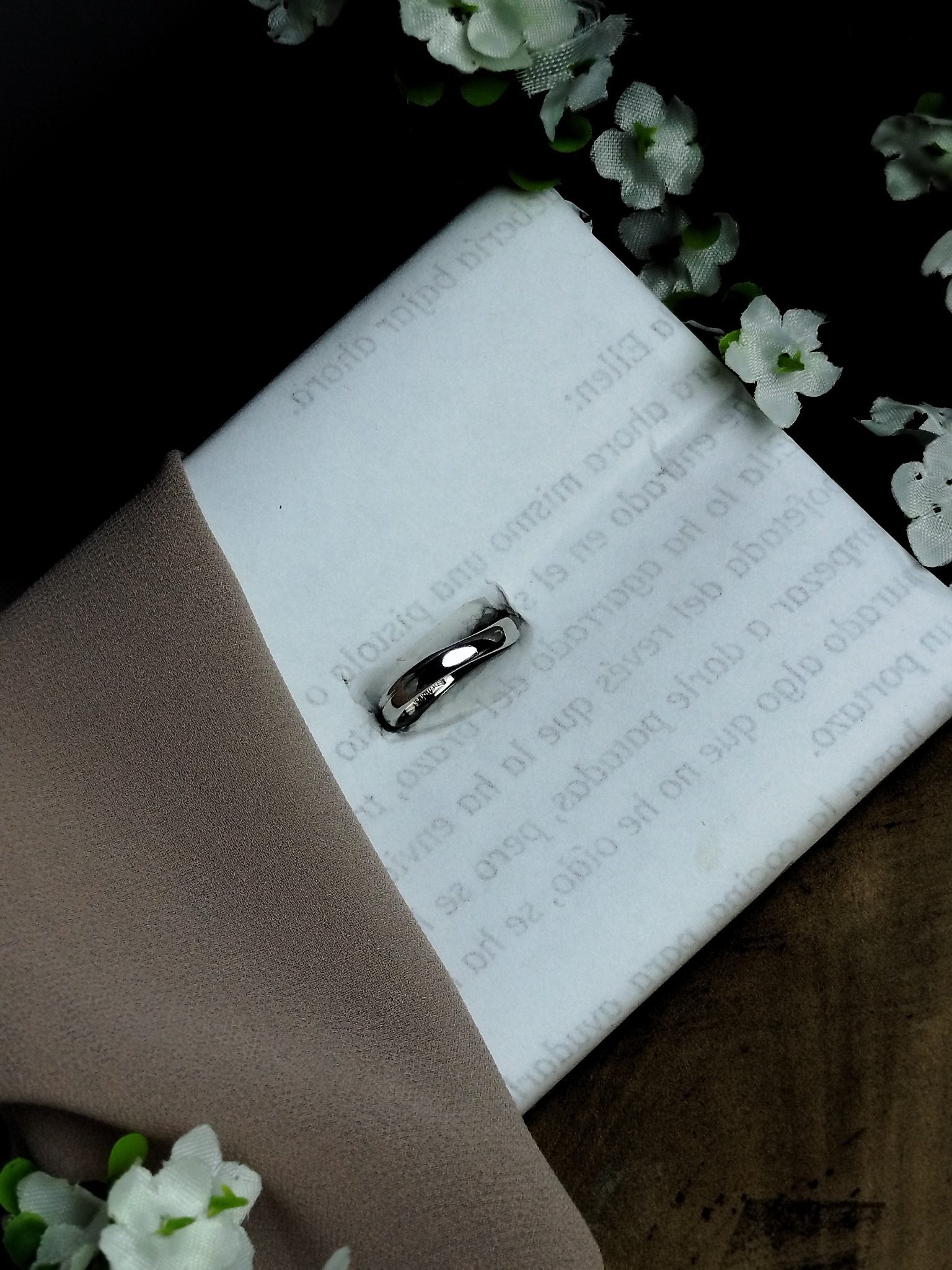 Anillo Ondulado en Platino 1000 – 4.3 g / Talla 5 / Diseño Moderno Unisex - Image 3