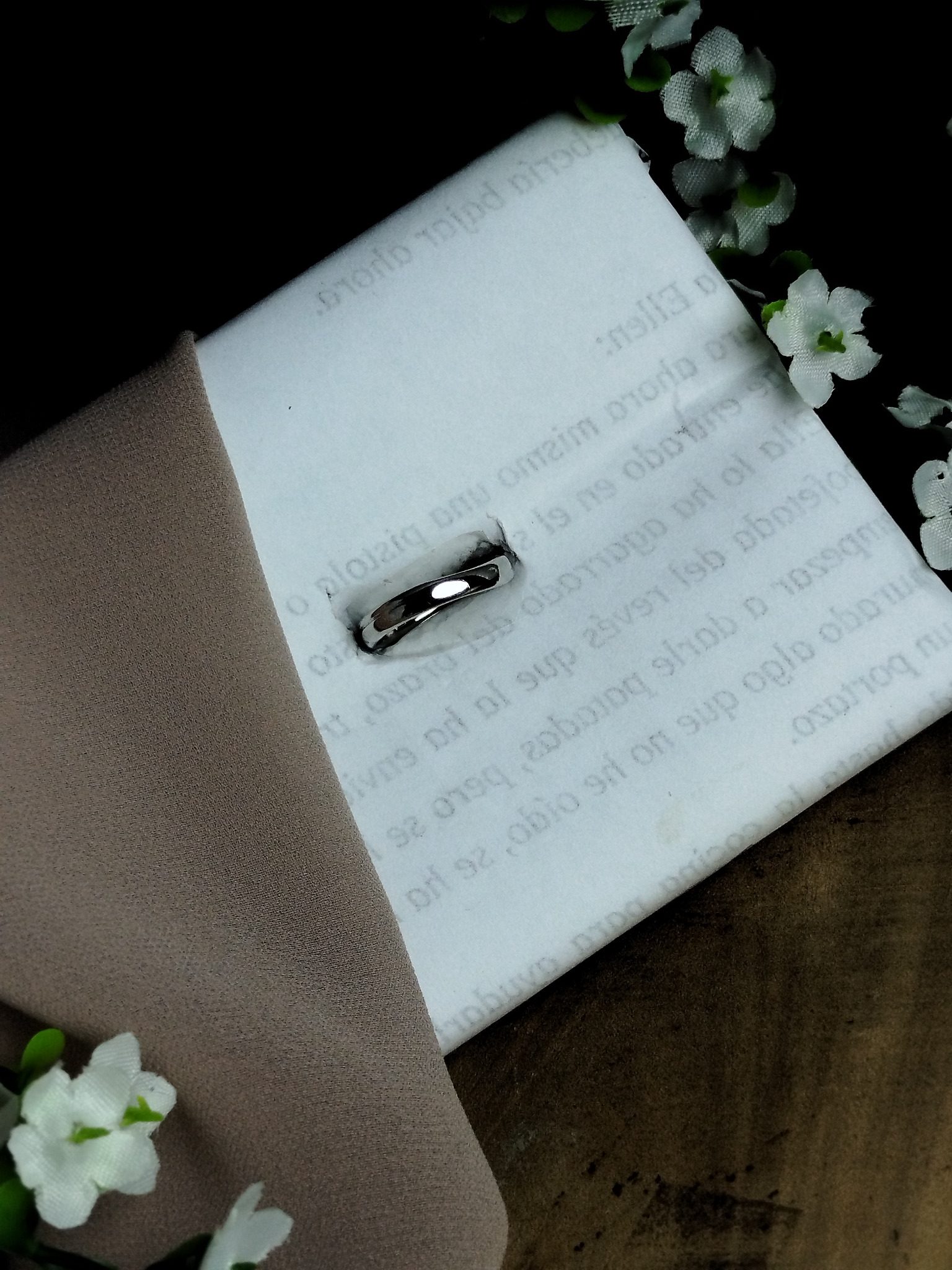 Anillo en Platino 1000 con Diseño Ondulado – 4.88 g / Talla 6.25 / Pureza Total