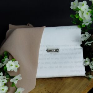 Anillo en Platino 900 con Engaste de Diamante de 0.05 ct – 4.5 g / Talla 5.5 / Diseño Elegante