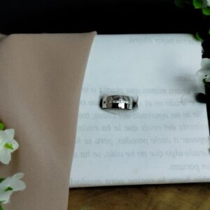 Anillo en Platino 900 con 10 Diamantes de 1 Punto – 3.15 g / Talla 5 / Detalle de Engaste