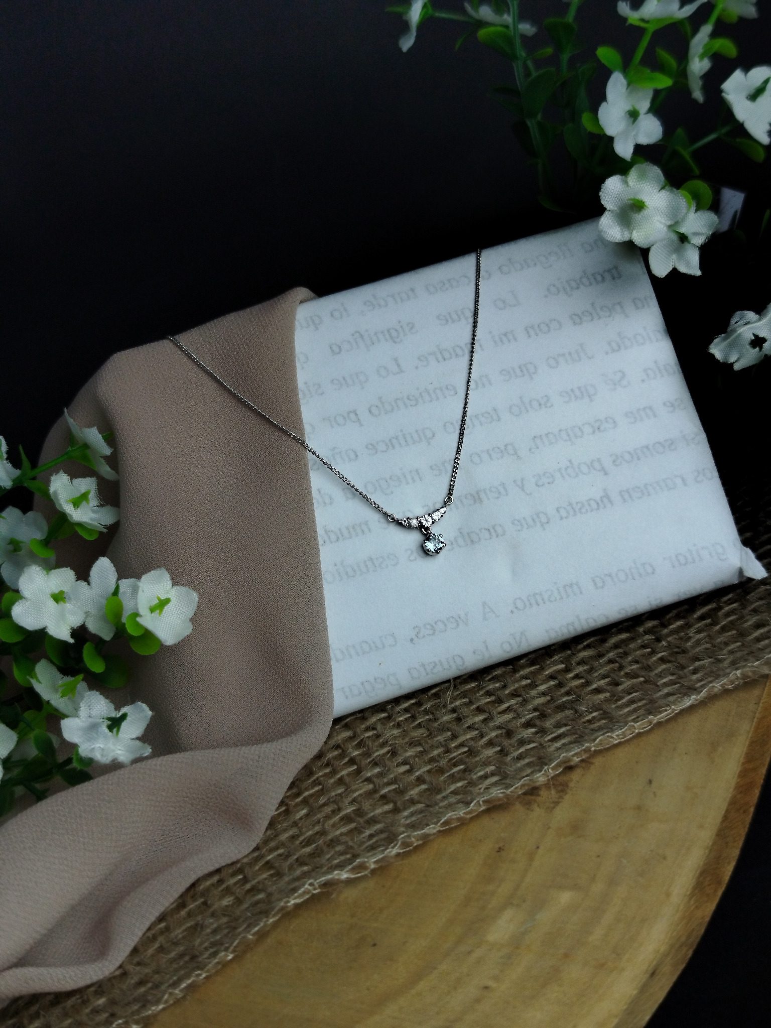 Cadena en Platino 900 con Dije de Aguamarina y 5 Diamantes – 2.94 g / 42 cm