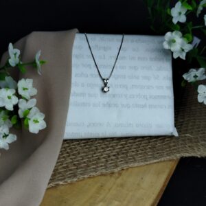 Cadena y Dije en Platino 900 con Diamante 0.50 ct – 3 g / 38 cm / Dama