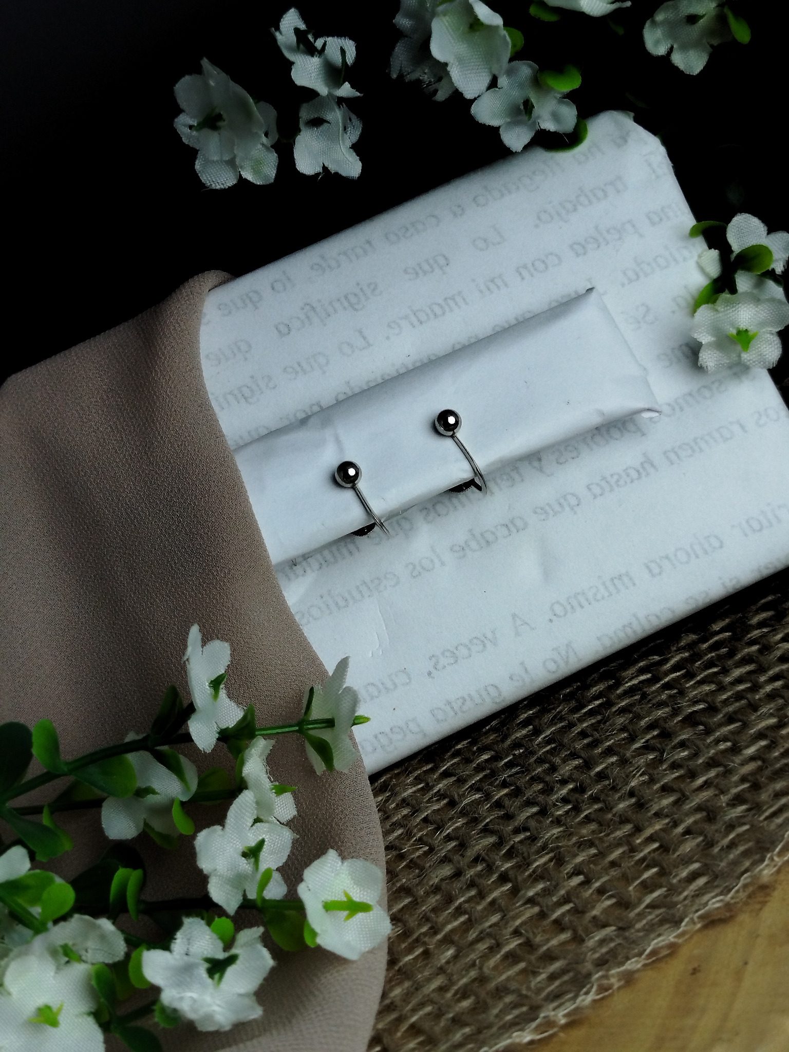 Topos en Platino 900 – Diseño Minimalista Pulido / 1.55 g / 7 × 11 mm - Image 3