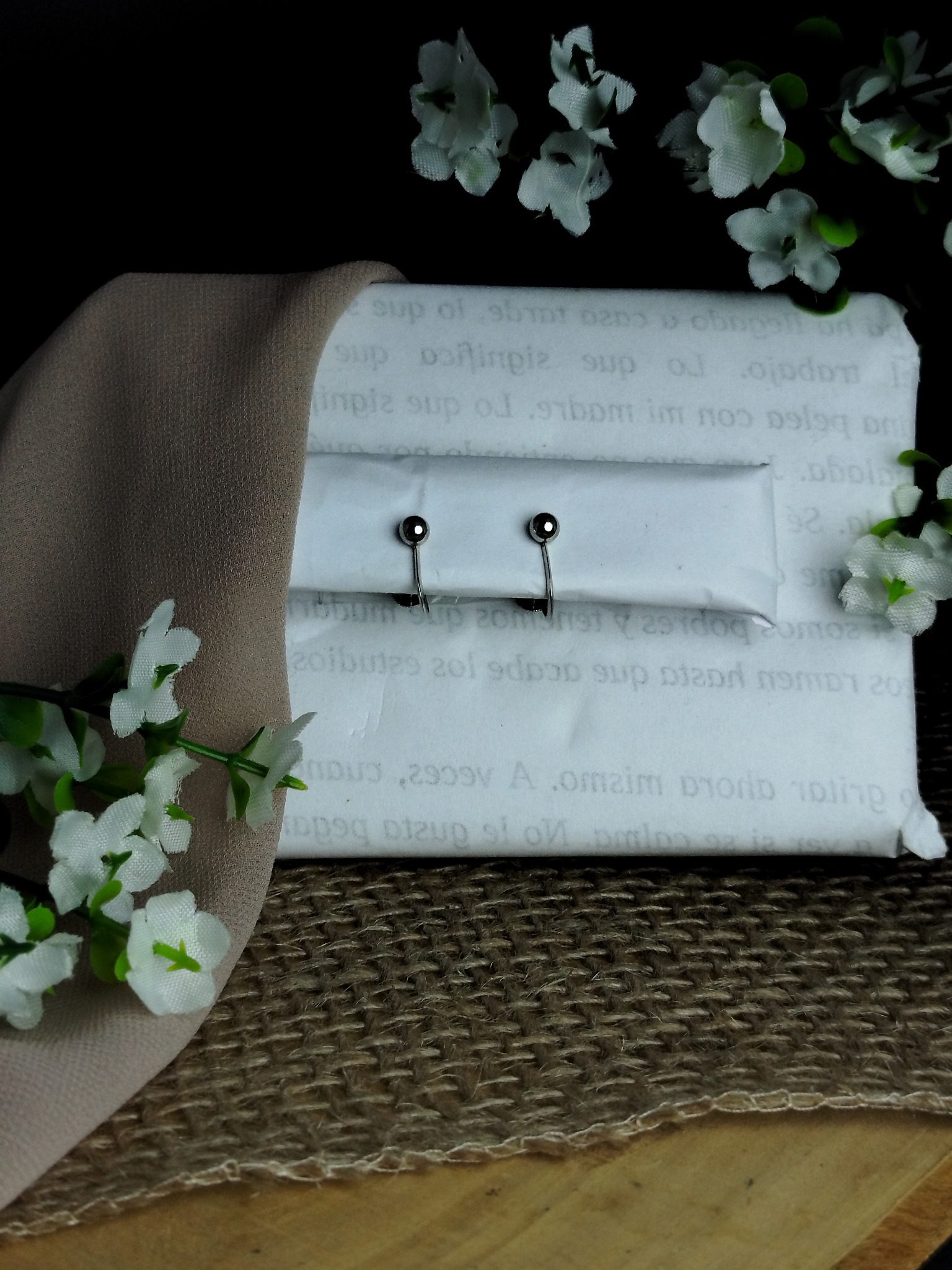 Topos en Platino 900 – Diseño Minimalista Pulido / 1.55 g / 7 × 11 mm