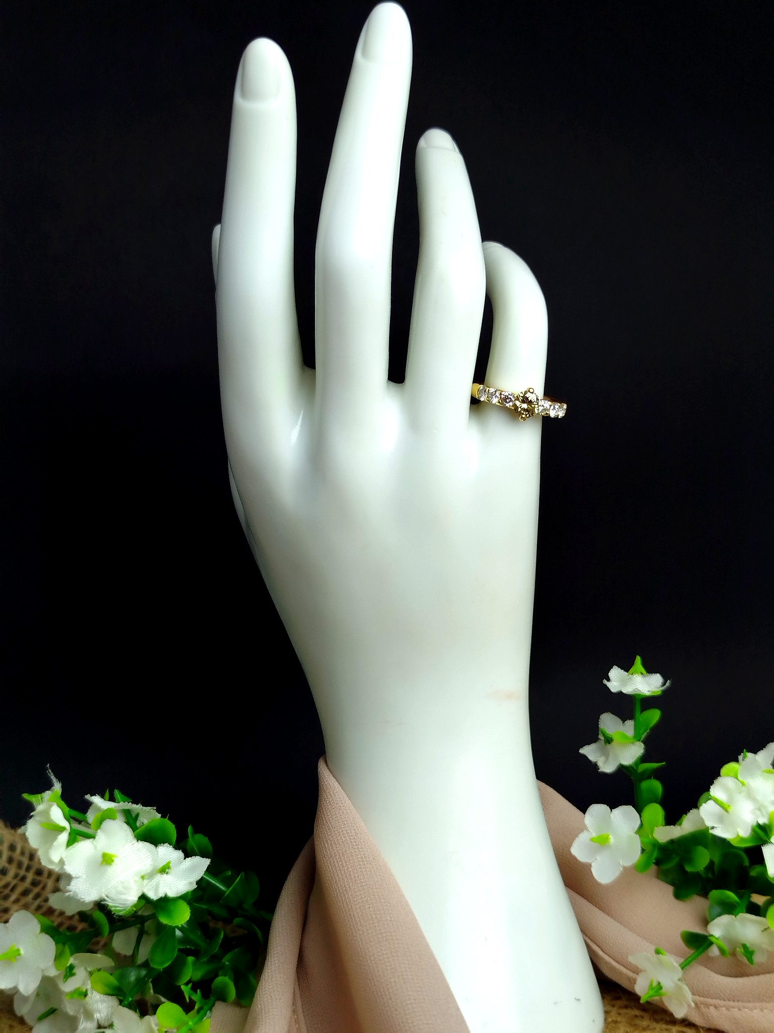 Anillo en Oro 18K con Diamante Fancy Café (0.63 ct) y Complemento 0.61 ct – 4.5 g / Talla 5.5 / Dama - Image 5