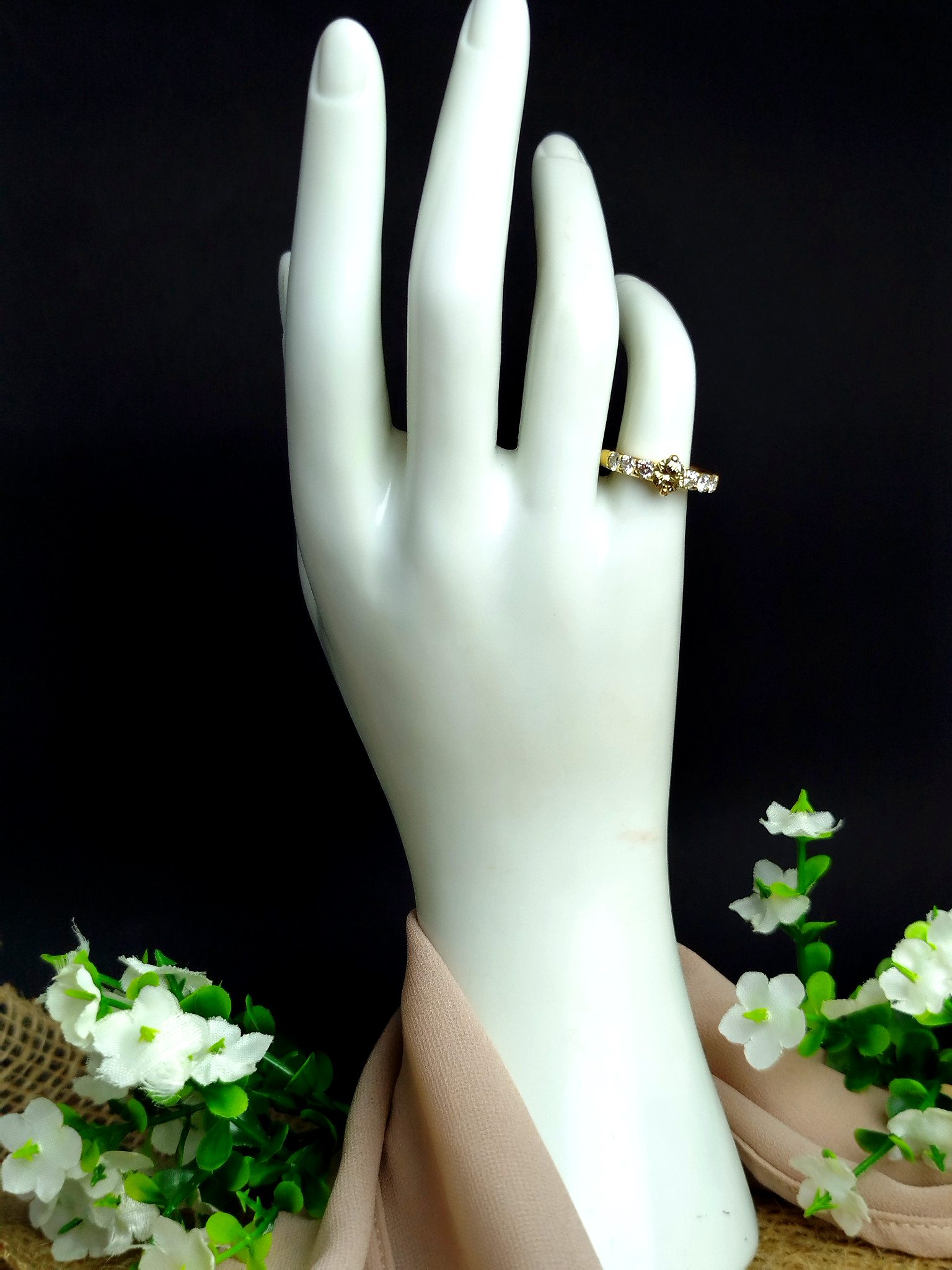 Anillo en Oro 18K con Diamante Fancy Café (0.63 ct) y Complemento 0.61 ct – 4.5 g / Talla 5.5 / Dama - Image 4