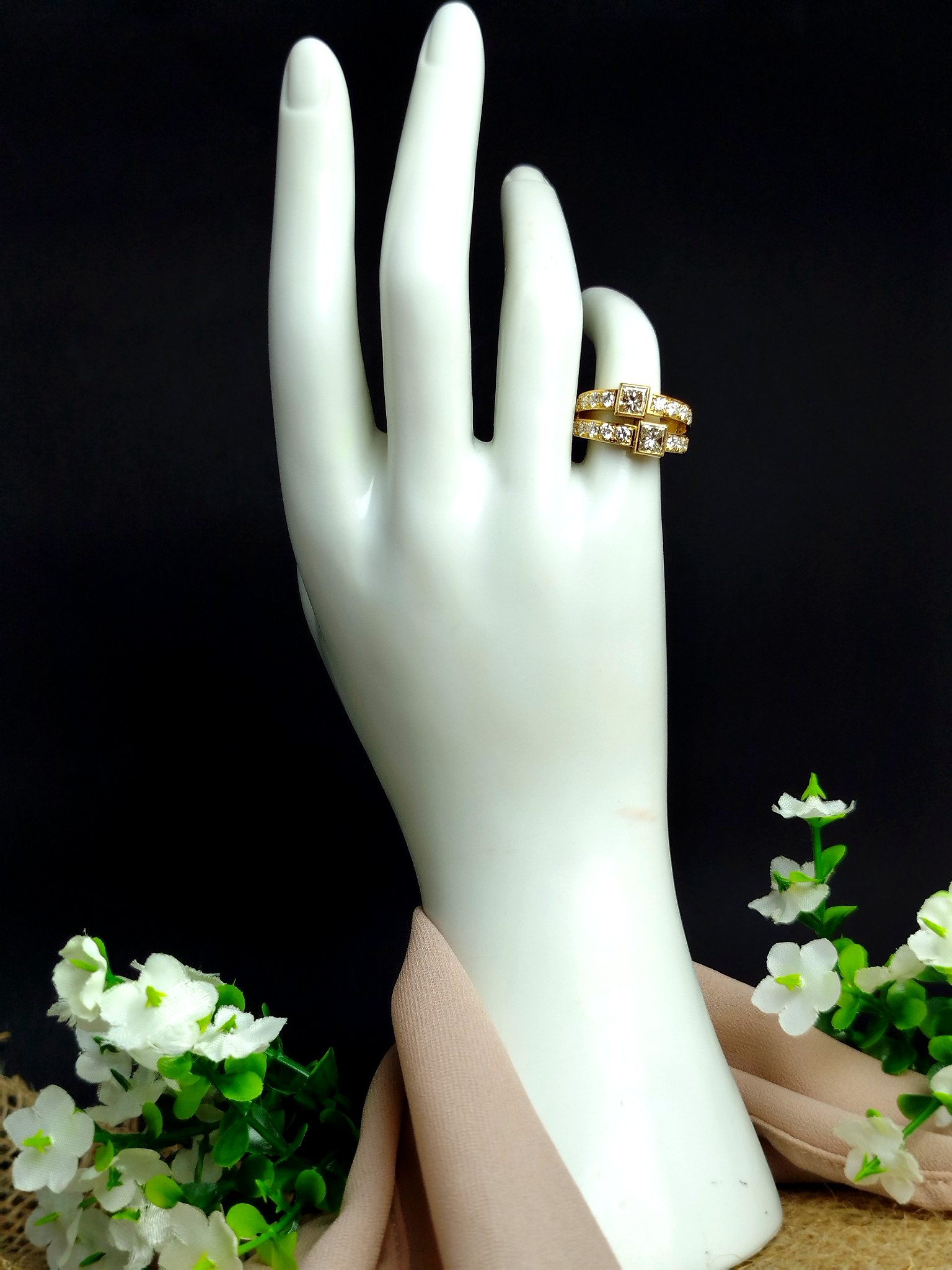 Anillo en Oro 18K con 2 Diamantes Centrales (0.41 ct c/u) y 18 Diamantes 0.80 ct – 7.8 g / Talla 5 / Dama - Image 5