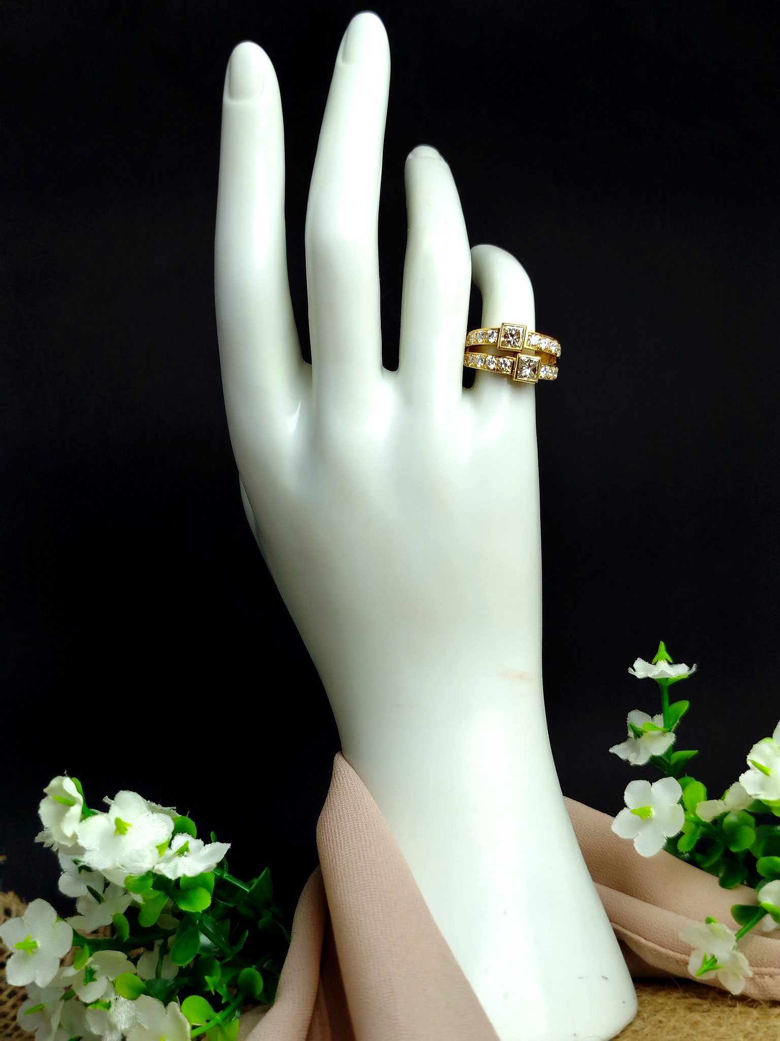 Anillo en Oro 18K con 2 Diamantes Centrales (0.41 ct c/u) y 18 Diamantes 0.80 ct – 7.8 g / Talla 5 / Dama - Image 4