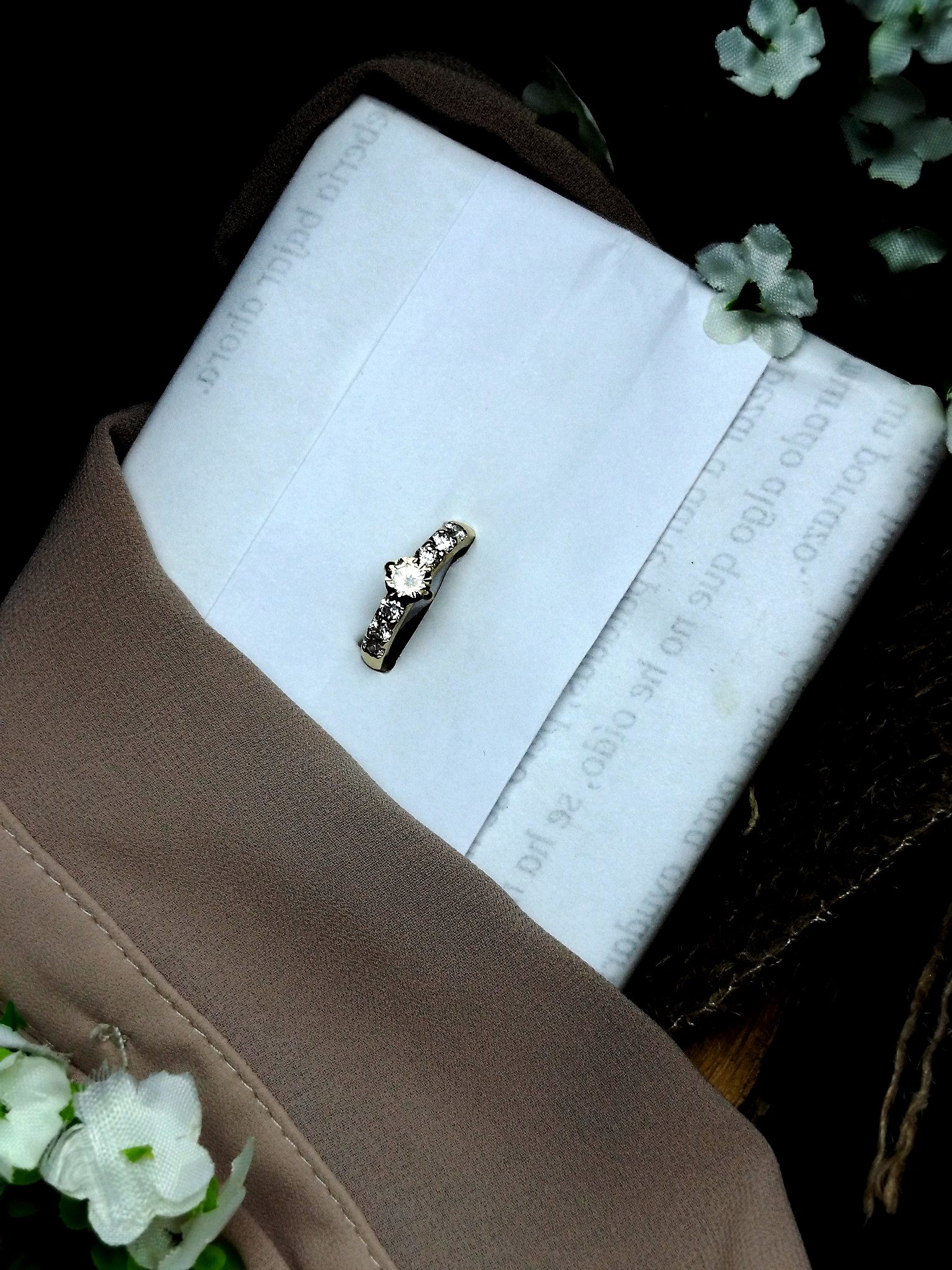 Anillo en Oro 18K con Diamante Fancy Café (0.63 ct) y Complemento 0.61 ct – 4.5 g / Talla 5.5 / Dama - Image 2