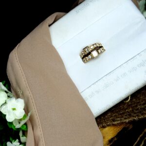 Anillo en Oro 18K con 2 Diamantes Centrales (0.41 ct c/u) y 18 Diamantes 0.80 ct – 7.8 g / Talla 5 / Dama