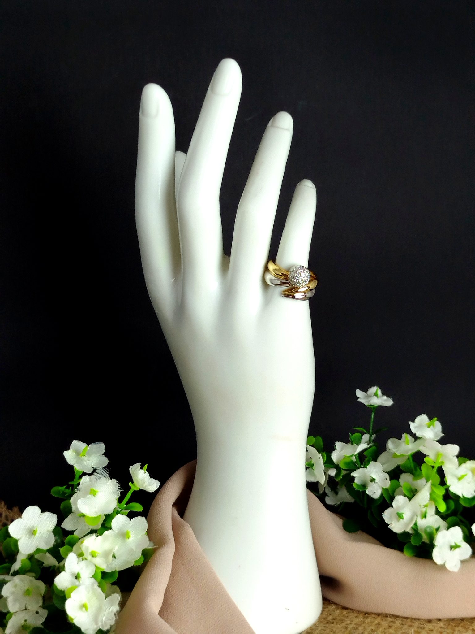 Anillo en Oro 18K y Platino con 50 Diamantes Naturales (0.50 ct Total) – 8.8 g / Talla 5.5 / Dama - Image 4