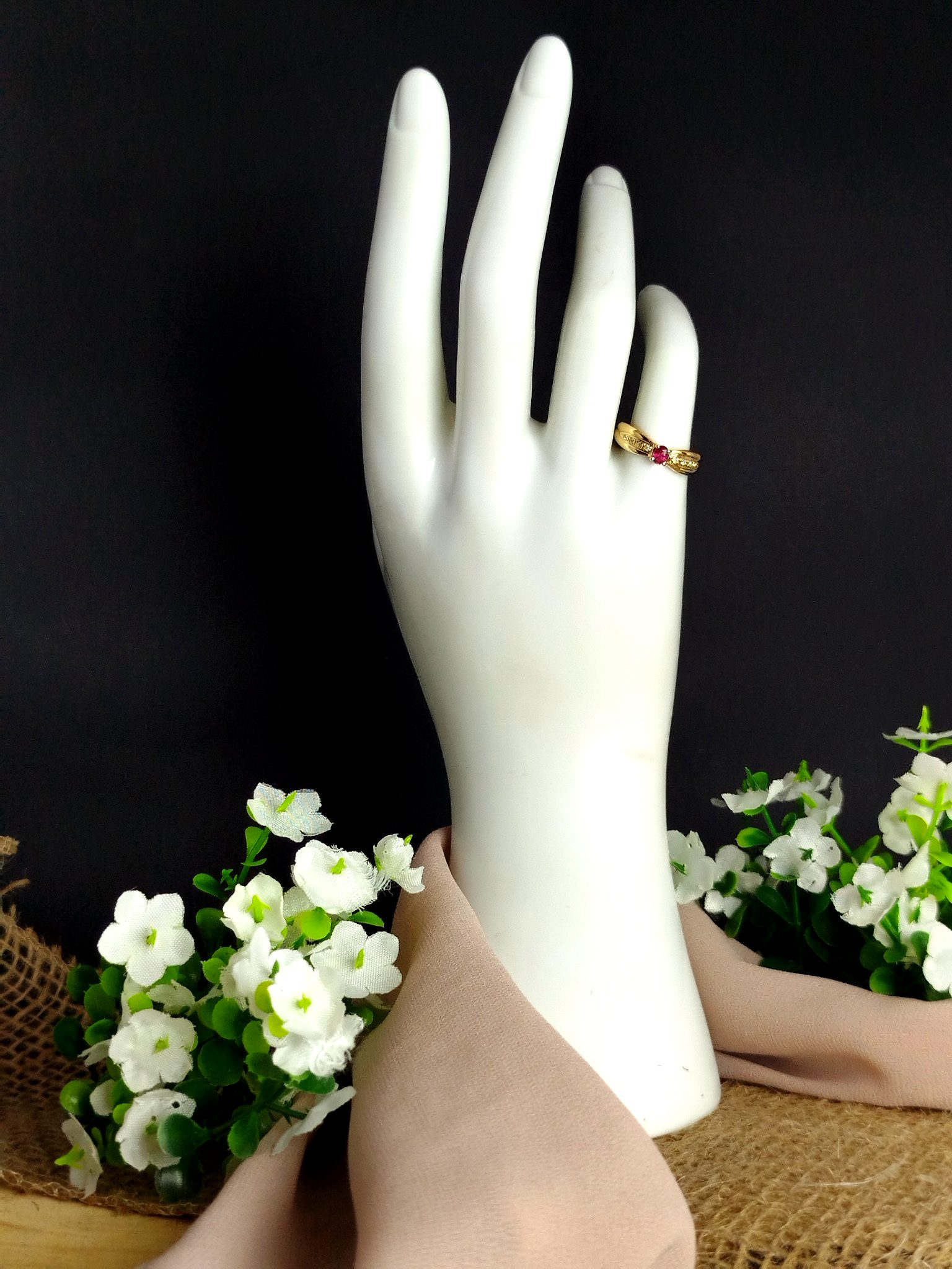 Anillo Felino en Oro 18K con Rubíes, Zafiros y Brillantes – 8.85 g / Talla 6 / Dama - Image 5