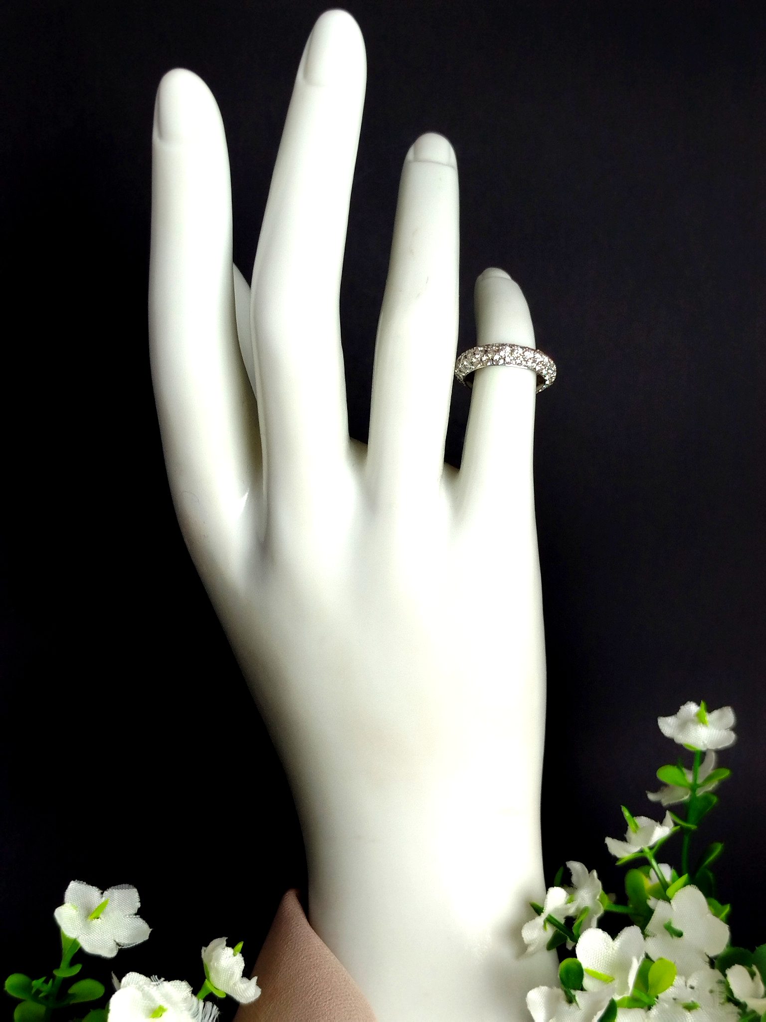 Anillo Media Alianza en Oro Blanco 18K con Diamantes Naturales – 1.78 ct / 2.8 g / Talla 2 / Dama - Image 5