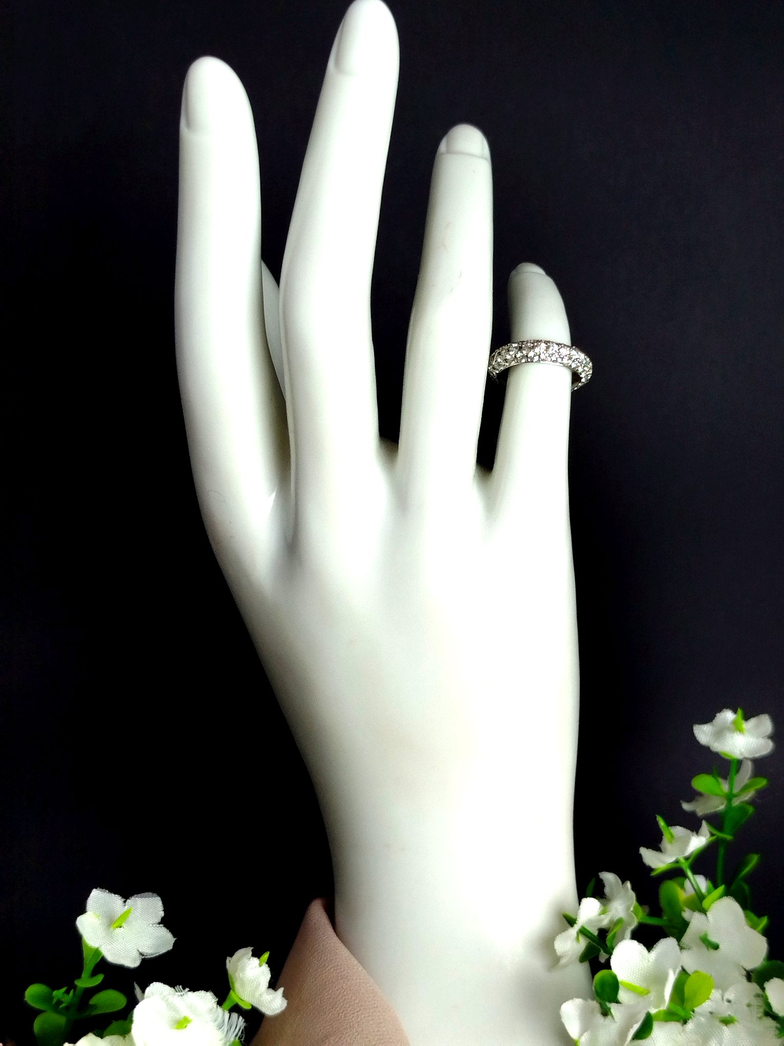 Anillo Media Alianza en Oro Blanco 18K con Diamantes Naturales – 1.78 ct / 2.8 g / Talla 2 / Dama - Image 4