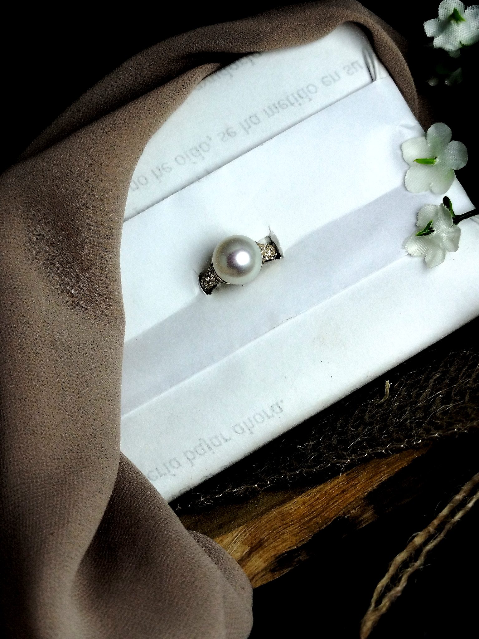 Anillo en Oro 18K con Perla de 11 mm y 58 Diamantes (0.60 ct) – 7.73 g / Talla 5 ¼ / Dama