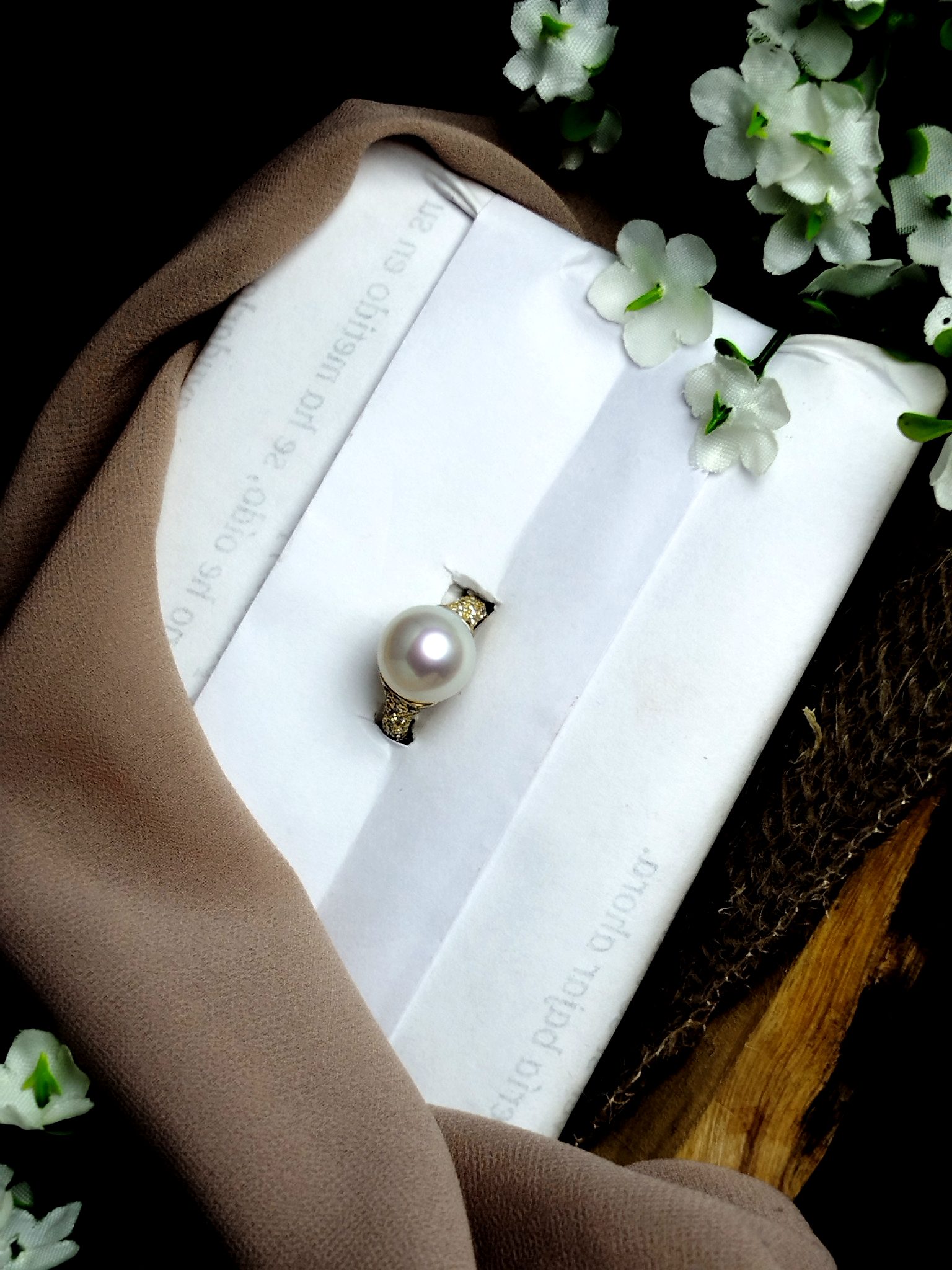 Anillo en Oro 18K con Perla de 11 mm y 58 Diamantes (0.60 ct) – 7.73 g / Talla 5 ¼ / Dama - Image 2