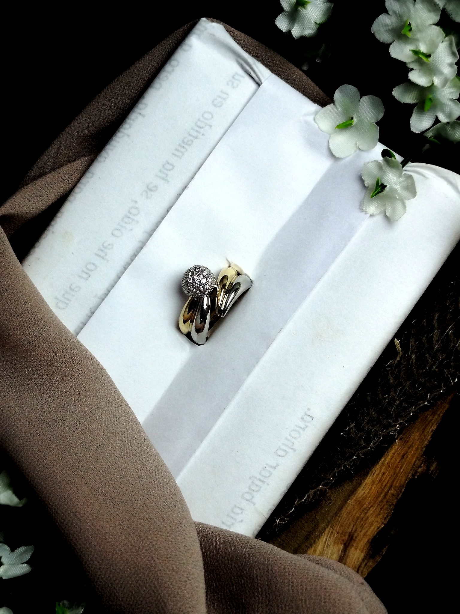 Anillo en Oro 18K y Platino con 50 Diamantes Naturales (0.50 ct Total) – 8.8 g / Talla 5.5 / Dama