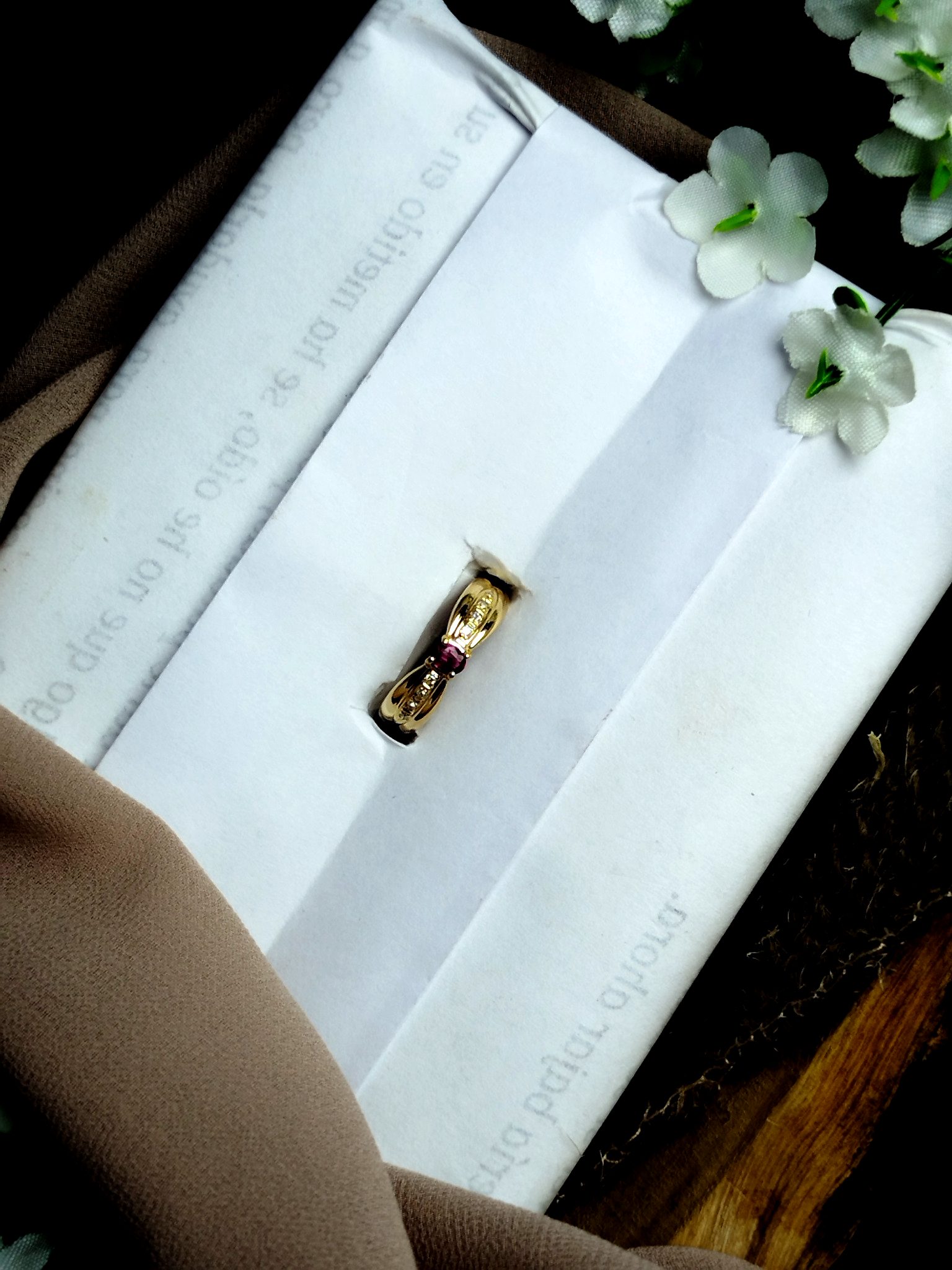 Anillo Felino en Oro 18K con Rubíes, Zafiros y Brillantes – 8.85 g / Talla 6 / Dama