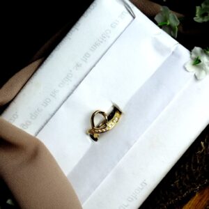 Anillo en Oro 18K con 10 Diamantes Naturales – 2.72 g / 0.10 ct / Talla 5.25 / Dama