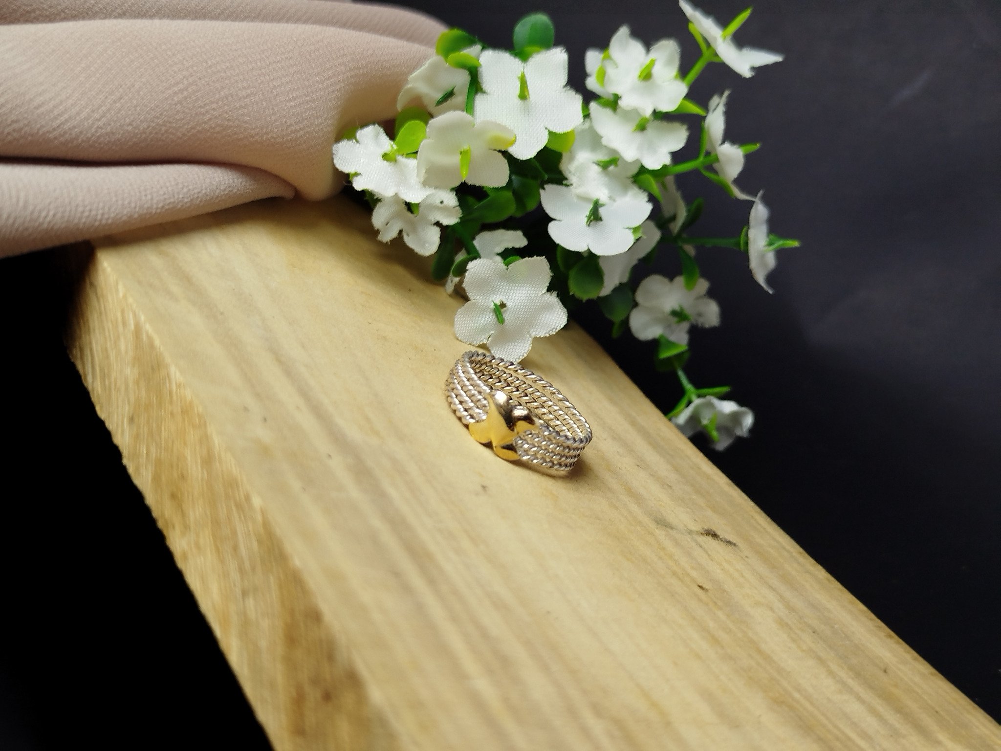 Anillo de Plata 950 con Trenzado Cuádruple y Detalle en Oro en Forma de X – 2.94 g (Talla 7) - Image 2